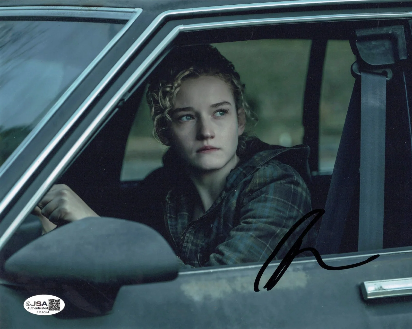 Julia Garner — Julia Garner Signed Autographed OZARK 8x10 Photo EXACT Proof JSA D Weapons, image 2