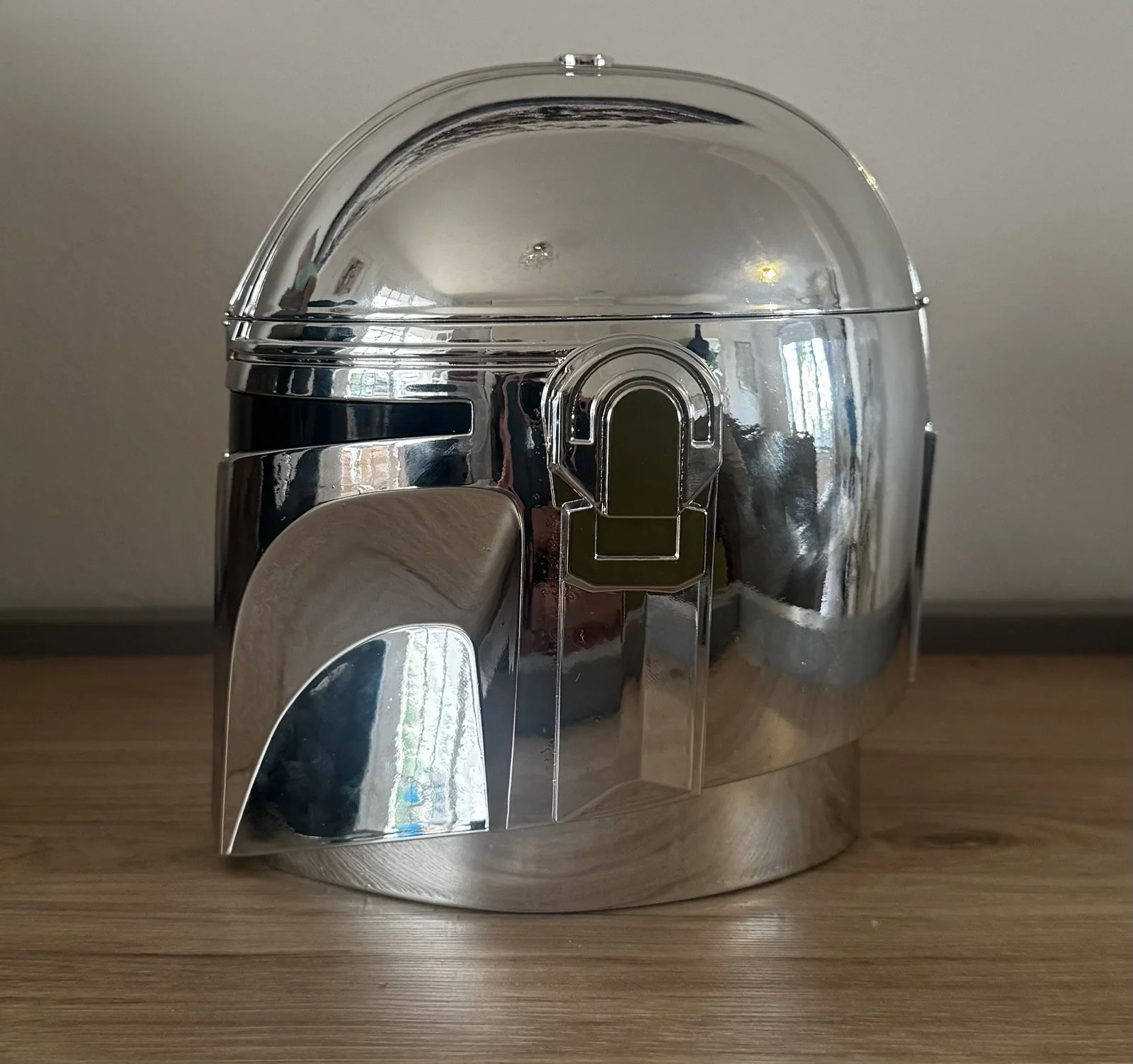 The Mandalorian and Grogu Odeon Popcorn Bucket & Helmet Combination, image 2