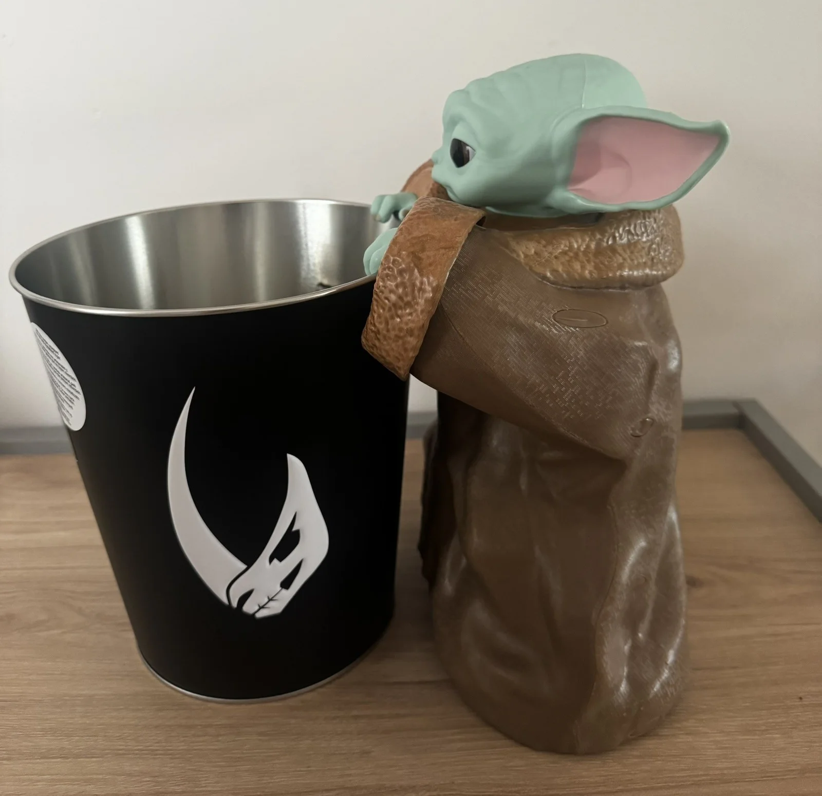 The Mandalorian and Grogu Odeon Popcorn Bucket & Helmet Combination, image 3