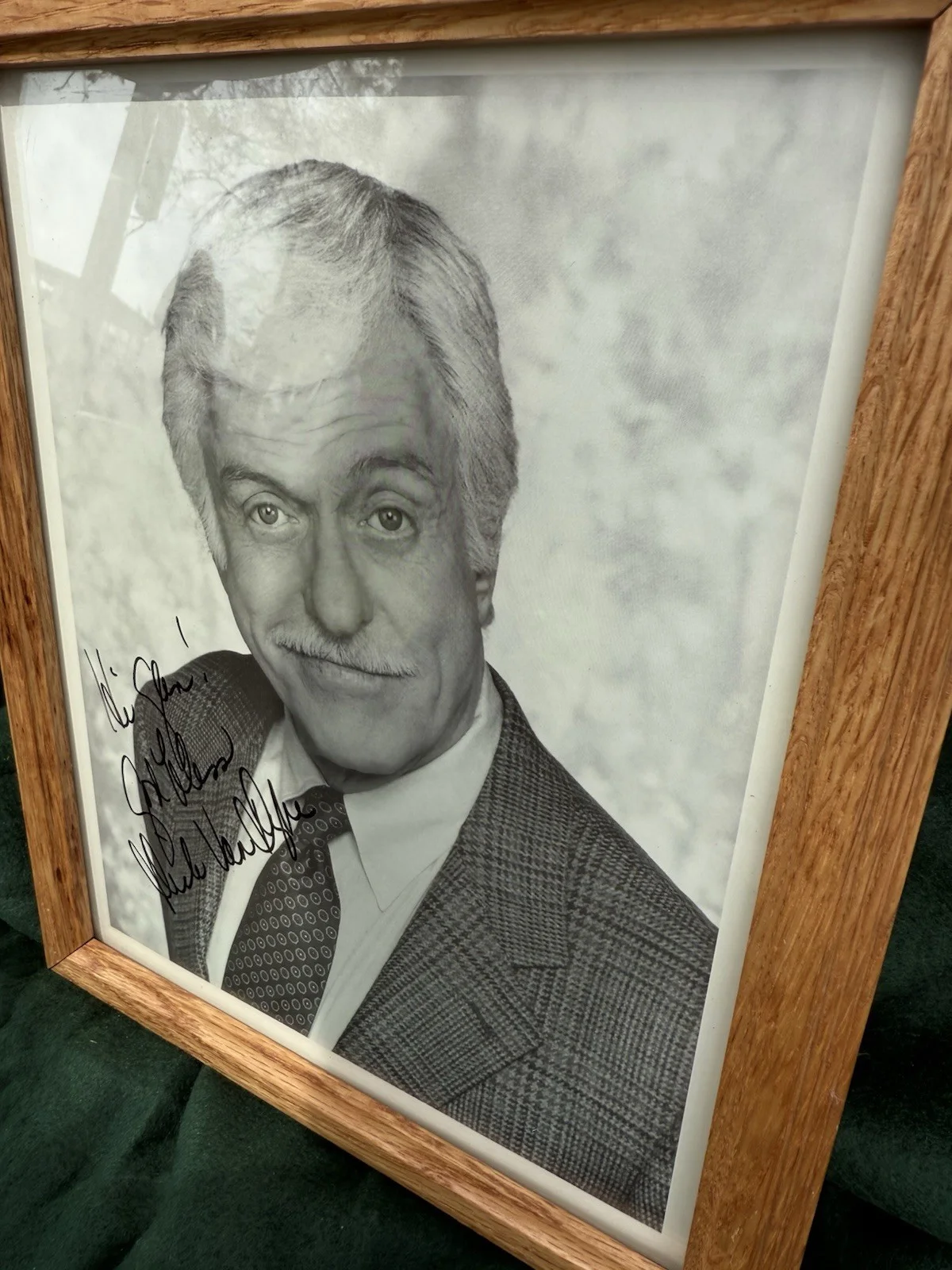 Dick Van Dyke Signed 8x10 Photo - Wood Frame Framed Diagnosis: Murder ? Hi Glen, image 3