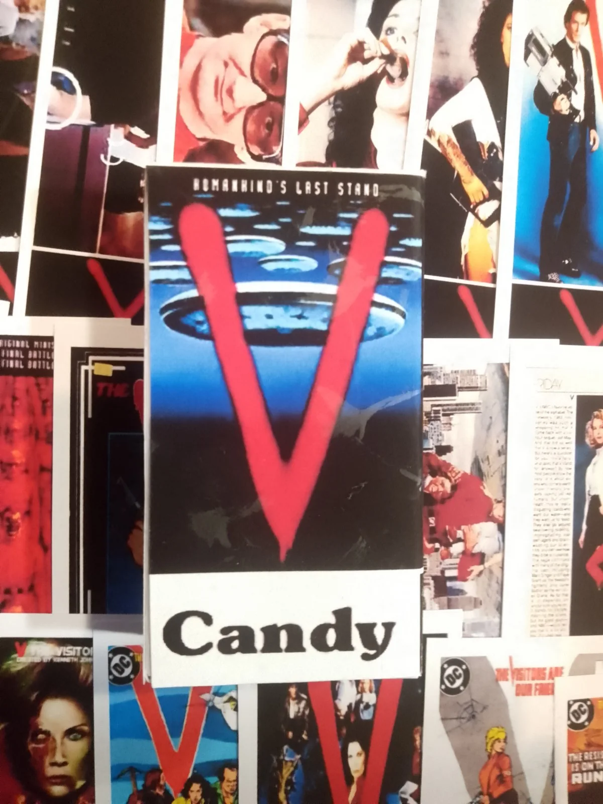 V: The Series Collection. 44 Mini Cards & Box/16 7x5ins Lobby Cards/4 A4 Promo, изображение 2