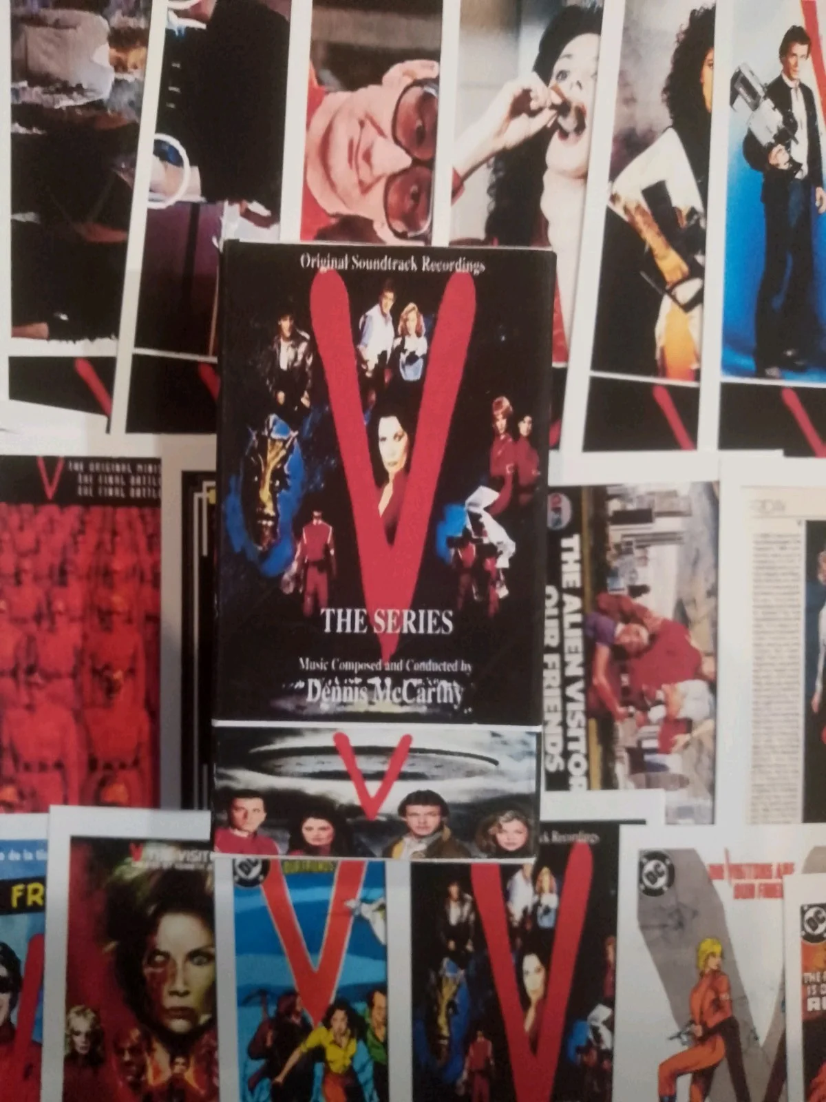 V: The Series Collection. 44 Mini Cards & Box/16 7x5ins Lobby Cards/4 A4 Promo, изображение 3