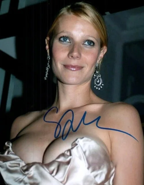 Gwyneth Paltrow — Gwyneth Paltrow Autographed 8x10 Photo Actress Sky Captain & World of Tomorrow