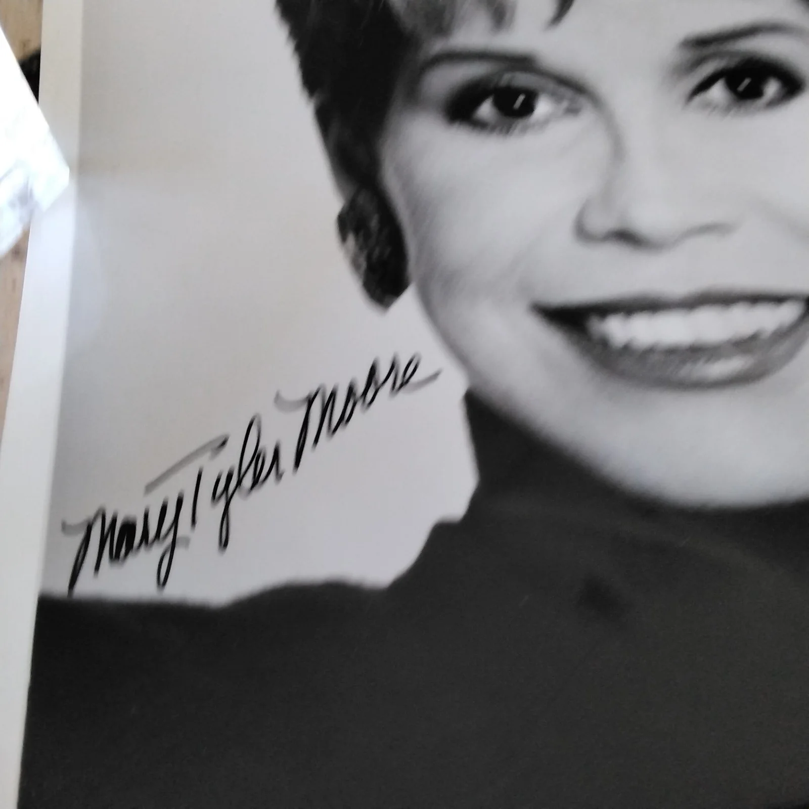 Mary Tyler Moore SIGNED Photo 70s TV Movie Actress Modern Millie Dick Van Dyke, изображение 5