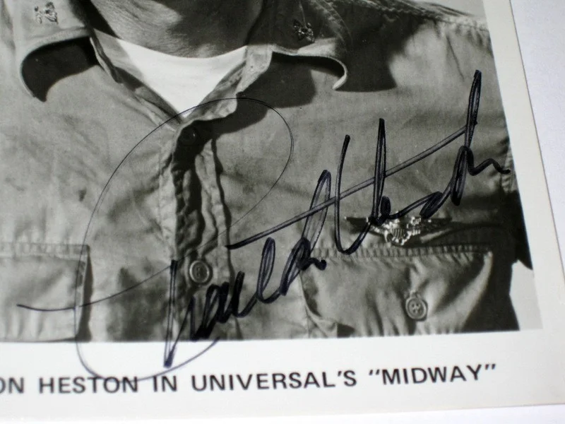 Charlton Heston — Original Vintage Charlton Heston Autographed 5 X 7 Photo 1976 Midway, image 2