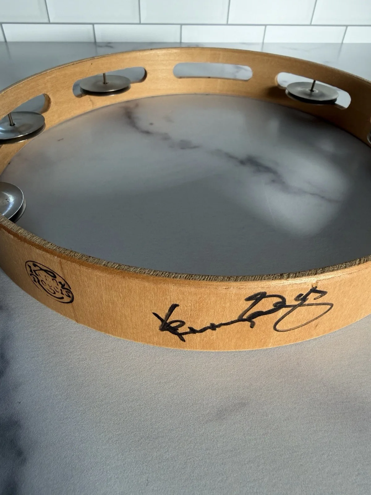 Kenny Rogers - Rare Collectible Authentic Signed Autographed Tambourine, image 3