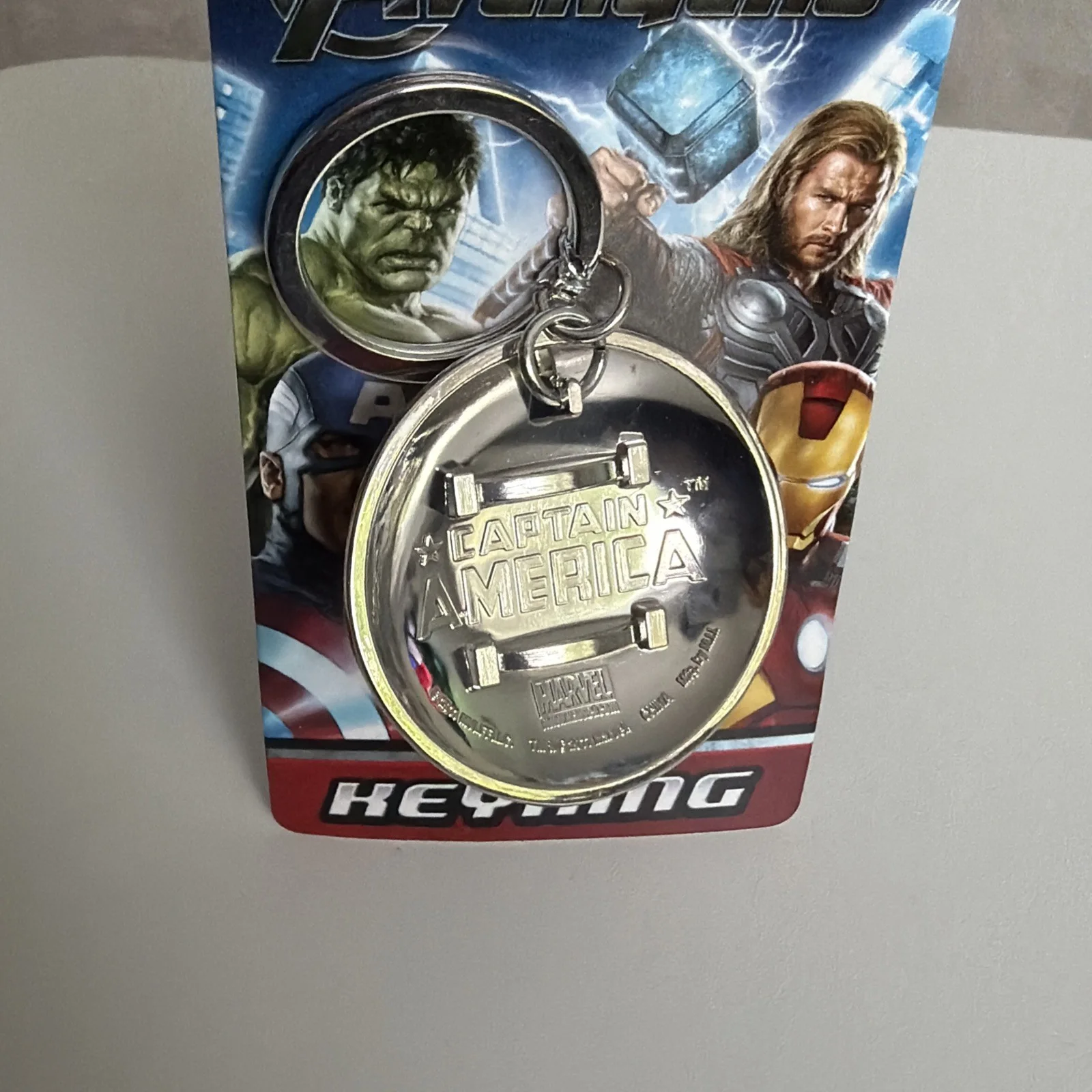 Official Marvel Avengers Captain America Shield Metal Keyring Brand New #67421, image 3