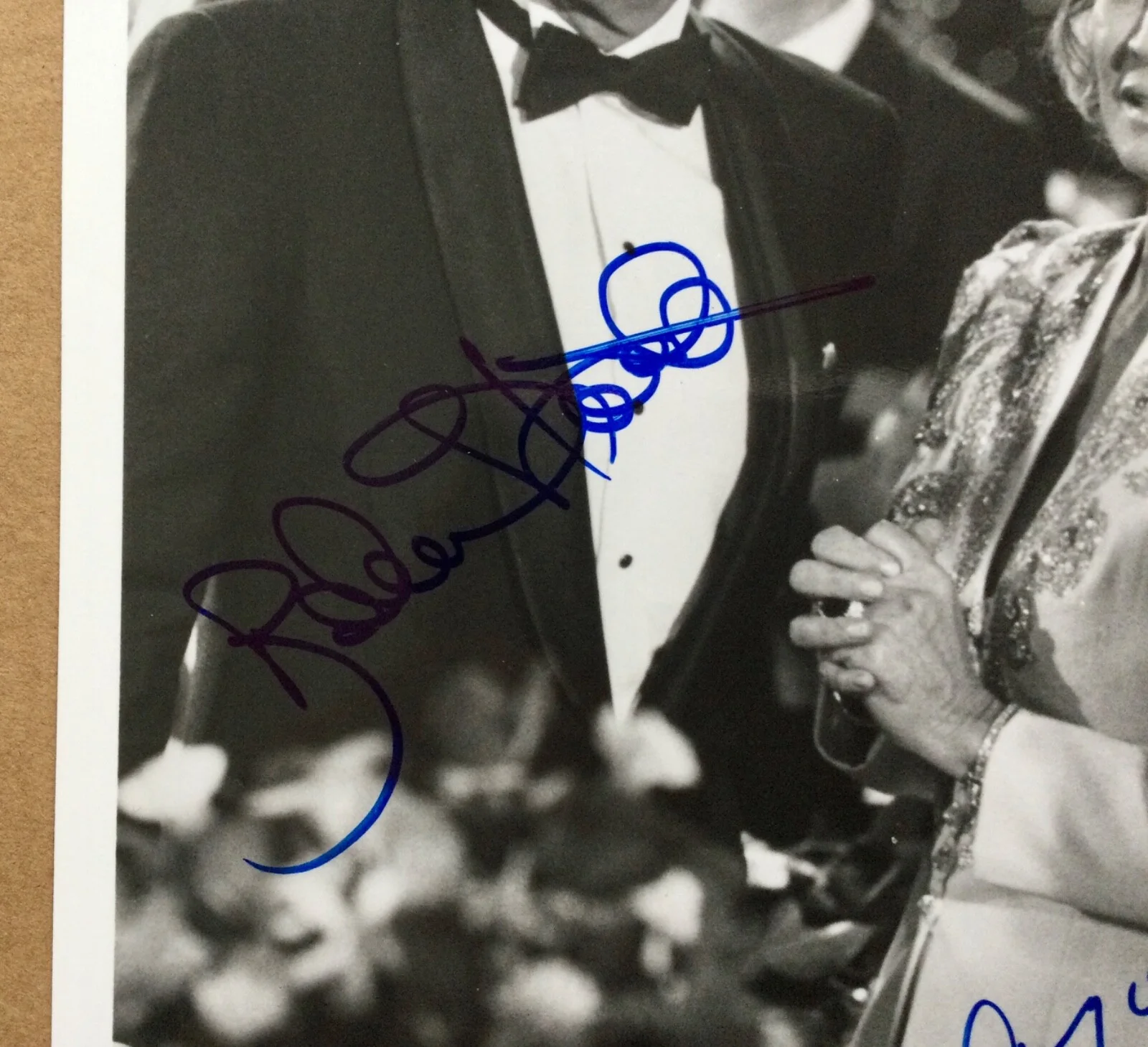 Robert Stack, Angie Dickinson — Robert Stack (1919-2003) & Angie Dickinson Signed Autographed 7X9 GLOSSY PHOTO, image 3