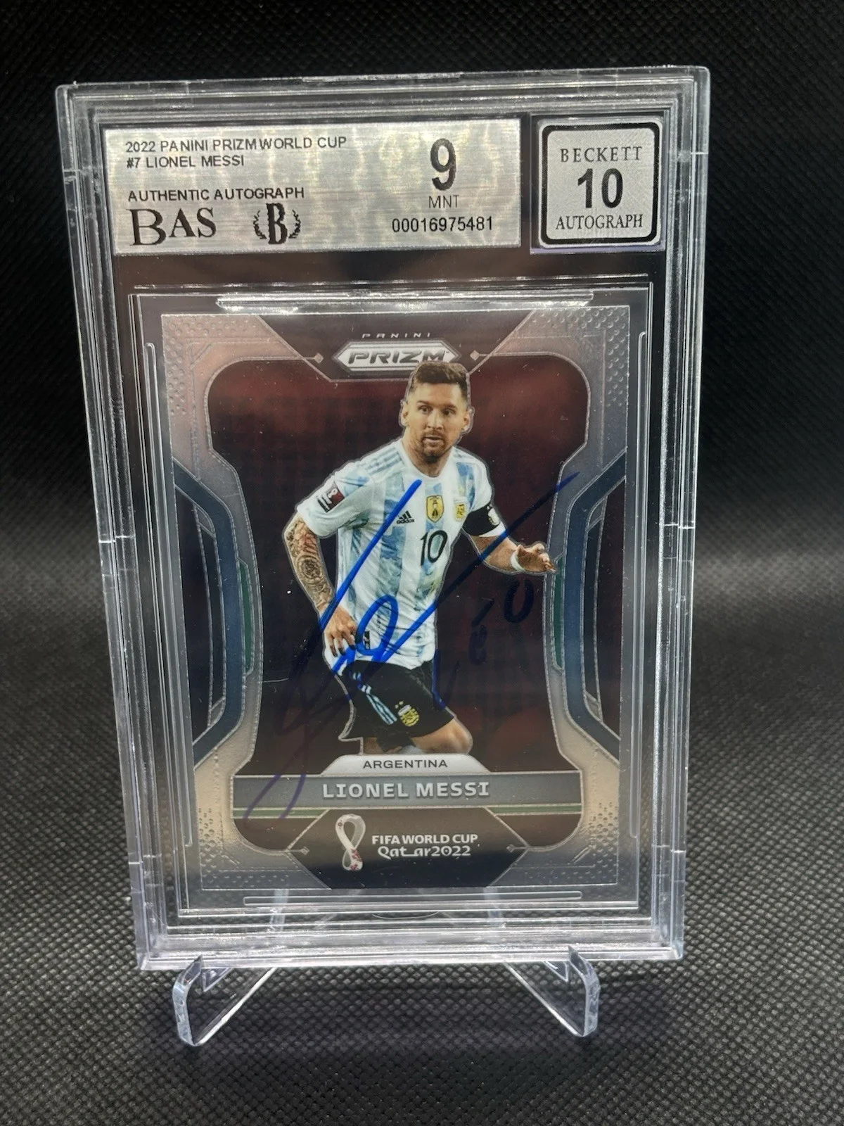 LIONEL MESSI — LIONEL MESSI SIGNED 2022 PANINI PRIZM WORLD CUP GEM MINT 9 AUTO 10 BECKETT