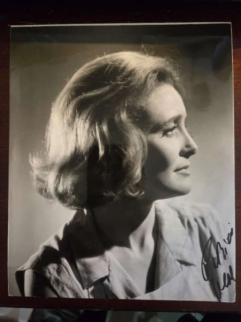 Patricia Neal — Patricia Neal JSA Loa Signed 8x10 Photo Autograph