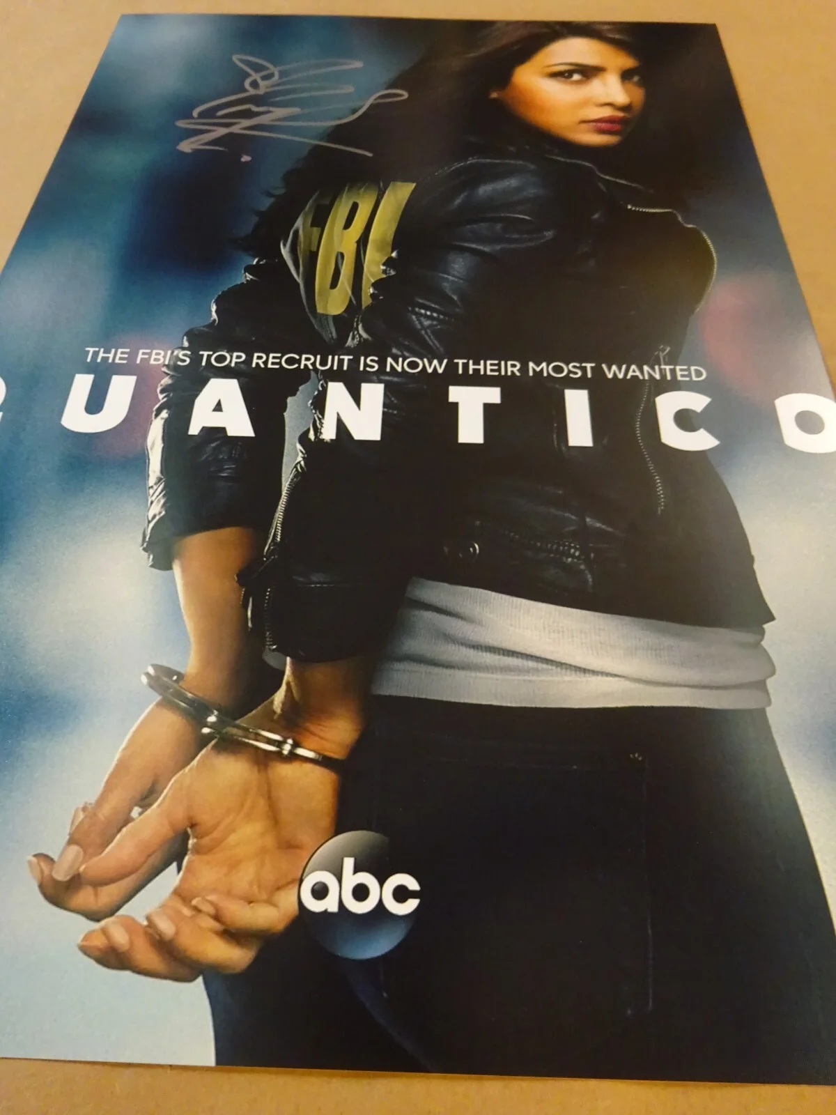 Priyanka Chopra Jonas — Signed Priyanka Chopra Jonas Autographed Quantico 12"x18" Photo Beckett BAS COA, image 2