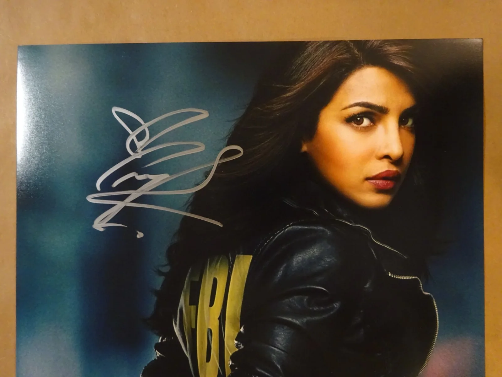 Priyanka Chopra Jonas — Signed Priyanka Chopra Jonas Autographed Quantico 12"x18" Photo Beckett BAS COA, image 3
