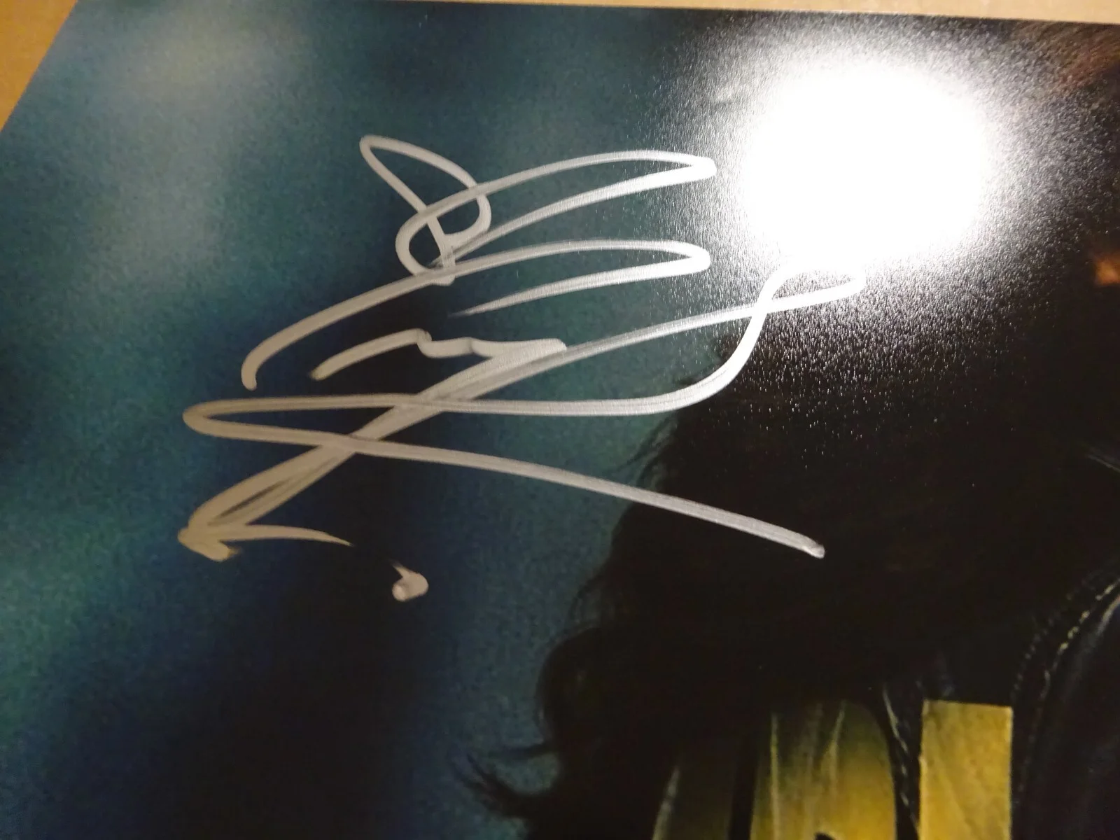 Priyanka Chopra Jonas — Signed Priyanka Chopra Jonas Autographed Quantico 12"x18" Photo Beckett BAS COA, image 5