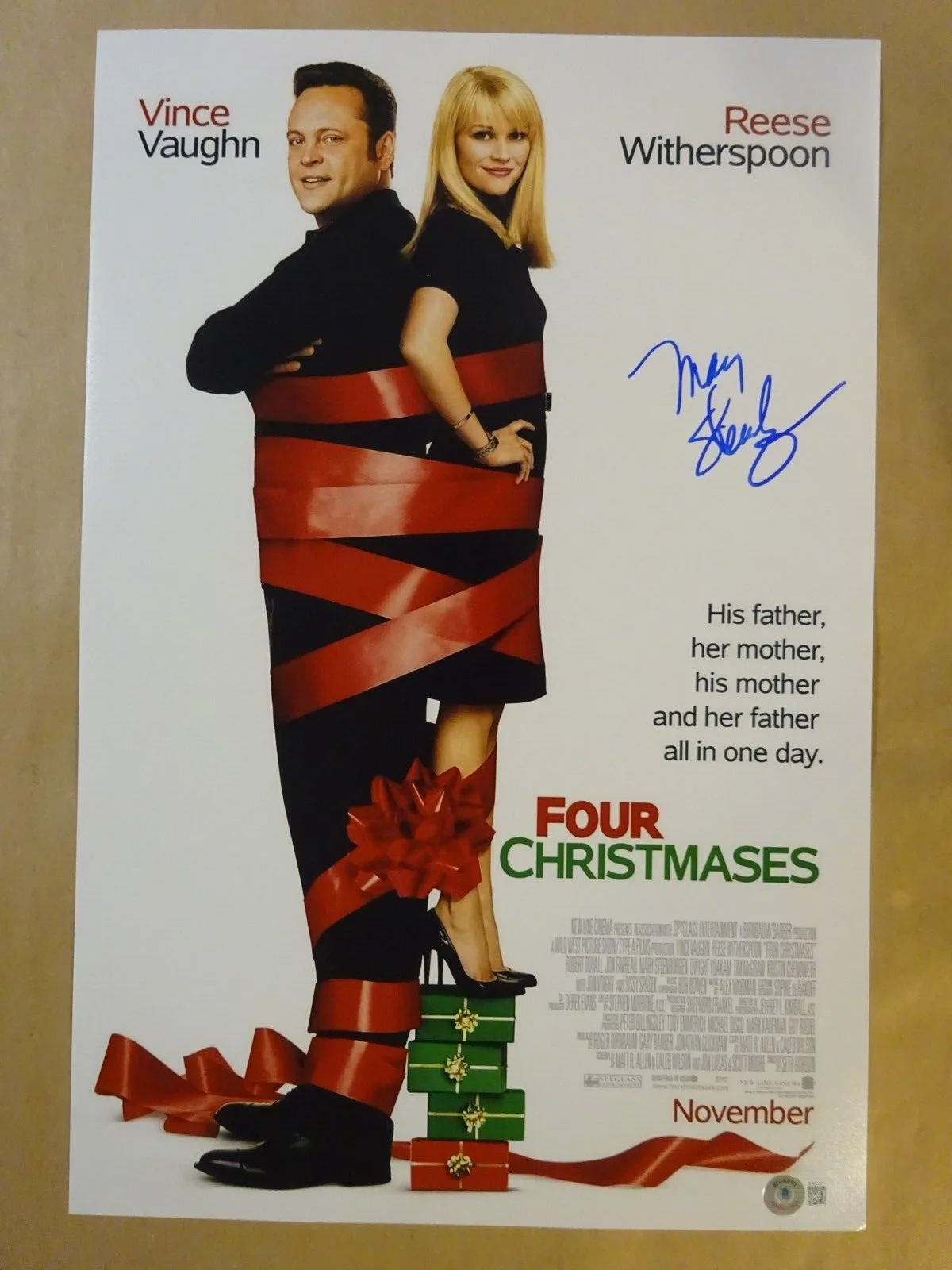 Mary Steenburgen — Signed Mary Steenburgen Autographed Four Christmases 12x18 Photo Beckett BAS COA
