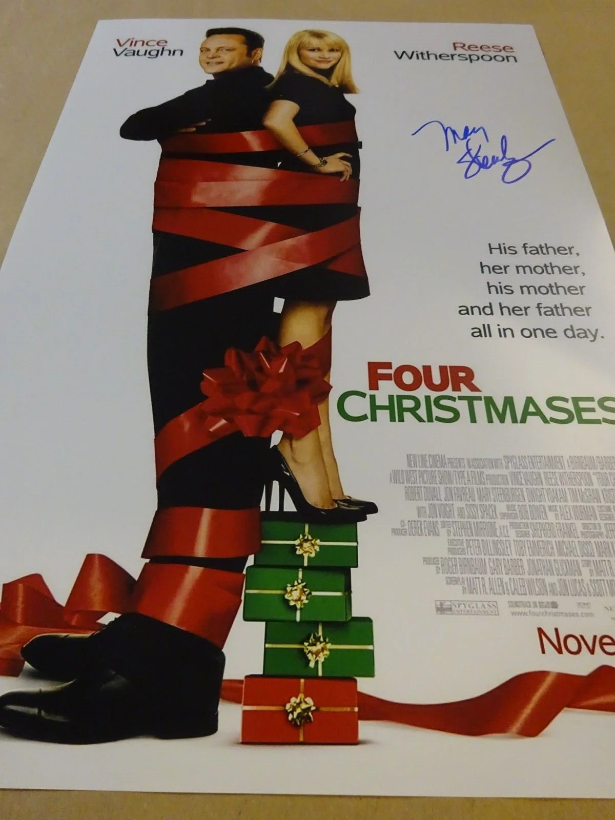Mary Steenburgen — Signed Mary Steenburgen Autographed Four Christmases 12x18 Photo Beckett BAS COA, image 2