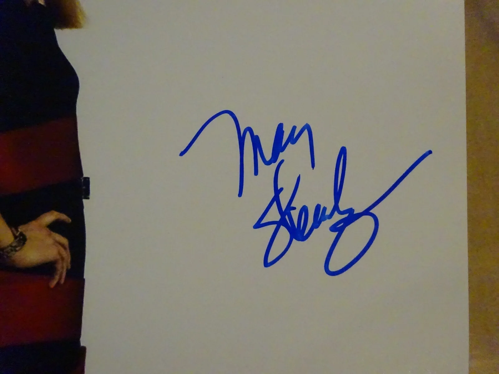 Mary Steenburgen — Signed Mary Steenburgen Autographed Four Christmases 12x18 Photo Beckett BAS COA, image 3