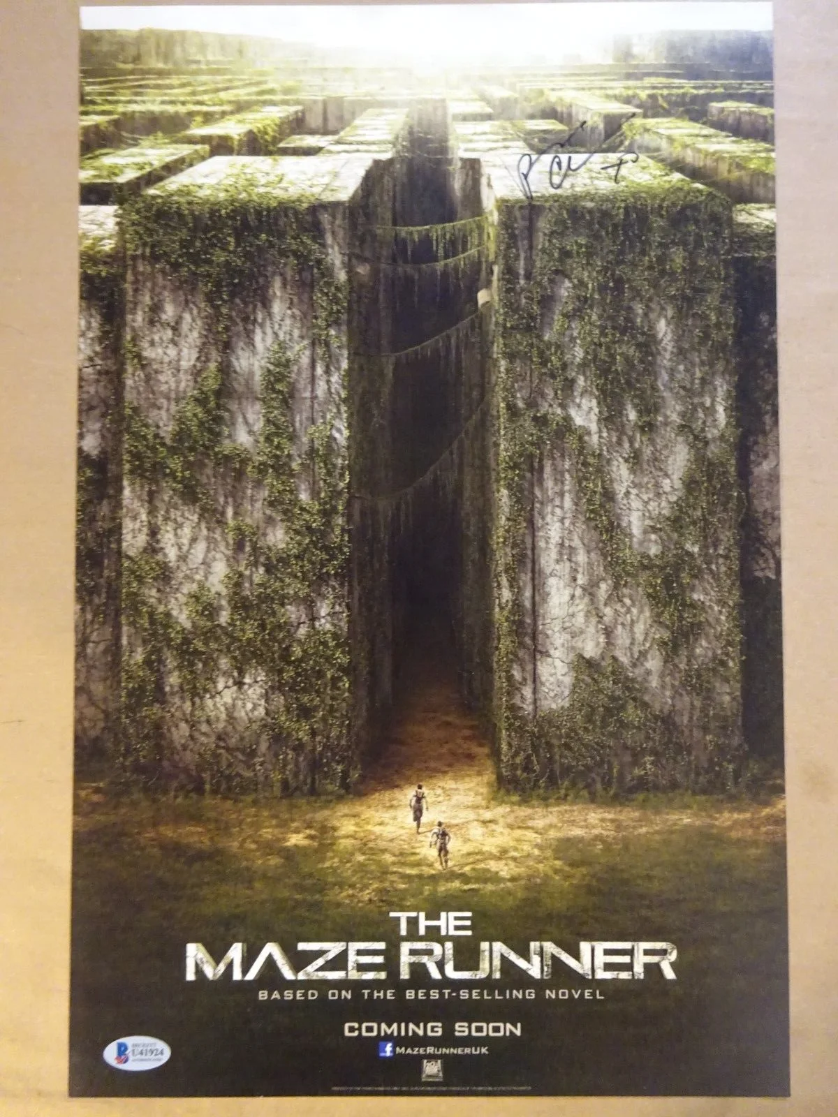 Patricia Clarkson — Signed Patricia Clarkson Autographed The Maze Runner 11"x17" Photo BAS COA, image 2