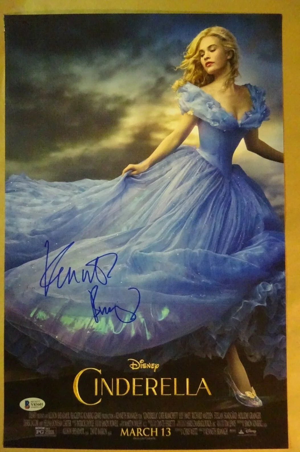 Kenneth Branagh — Signed KENNETH BRANAGH Autographed Disney CINDERELLA 11"x17" Photo BECKETT COA, image 2