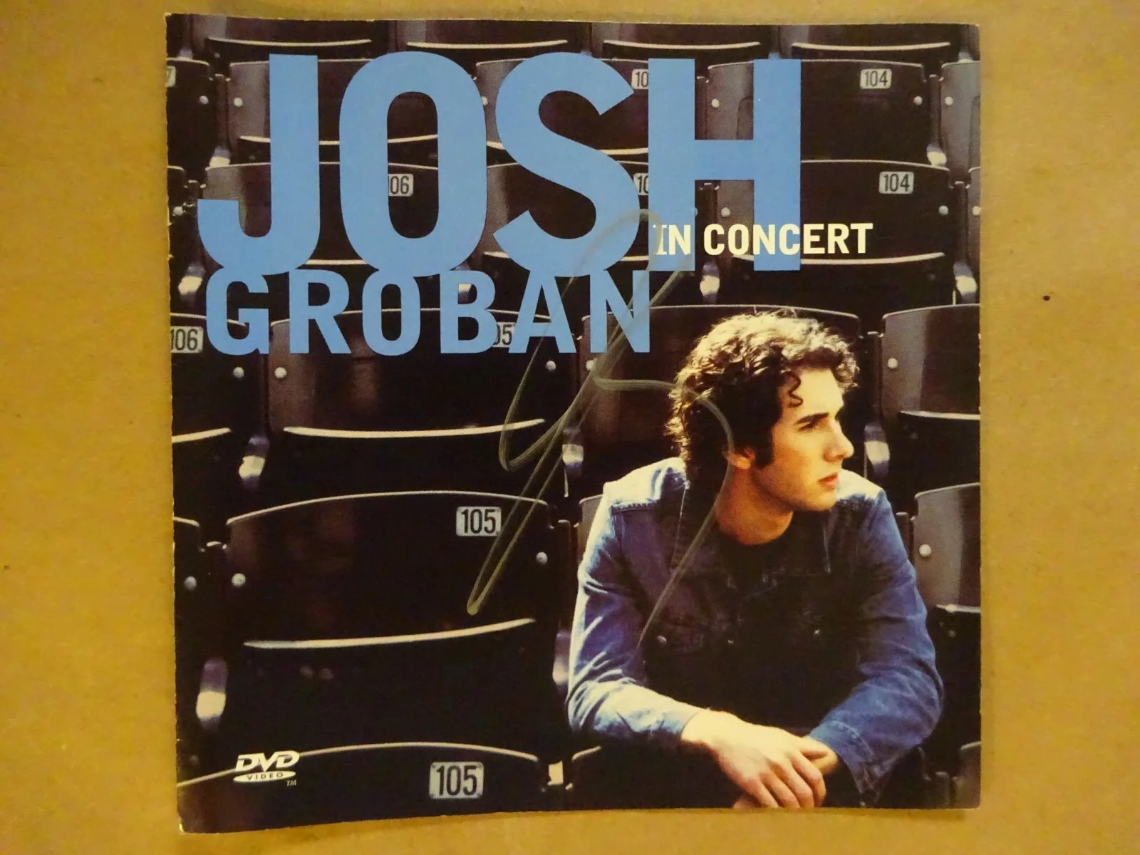 Autographed Josh Groban Signed In Concert Booklet With DVD Beckett BAS COA, изображение 3