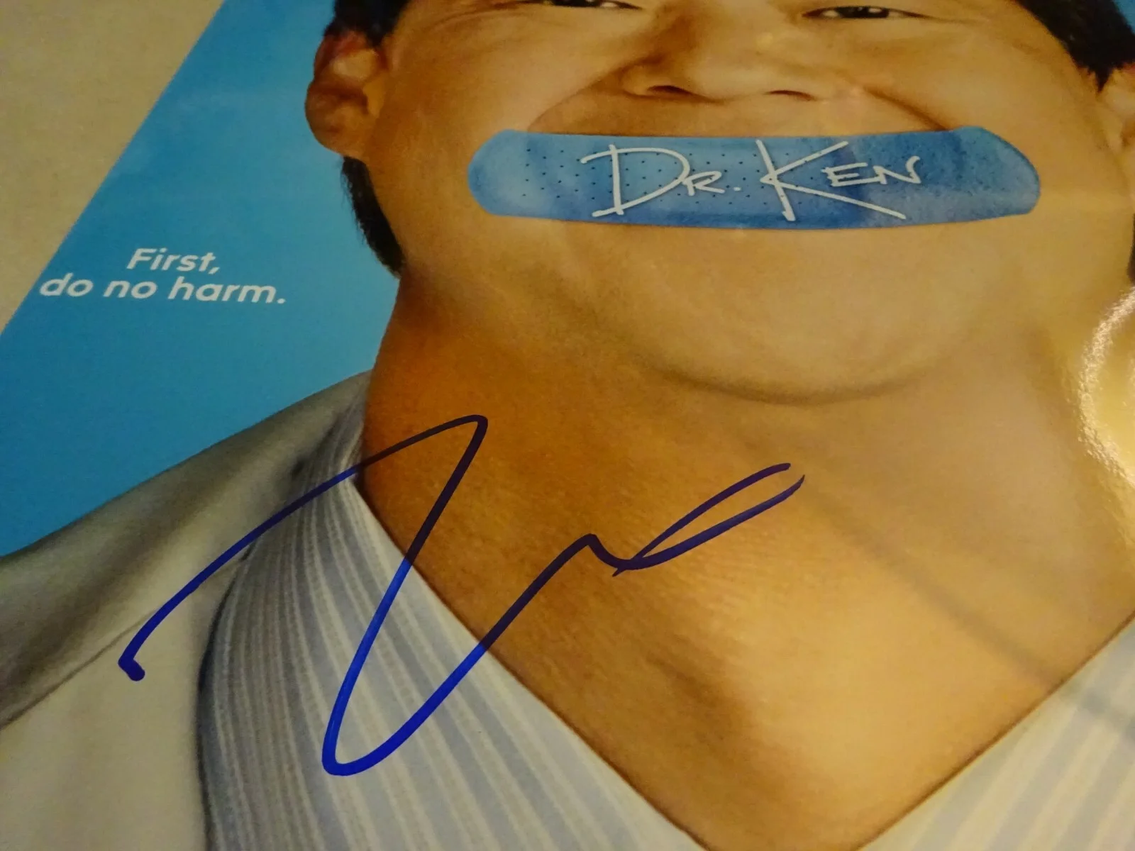 Ken Jeong — Signed KEN JEONG Autographed Dr. Ken ABC 12"x18" Photo JSA COA, изображение 4
