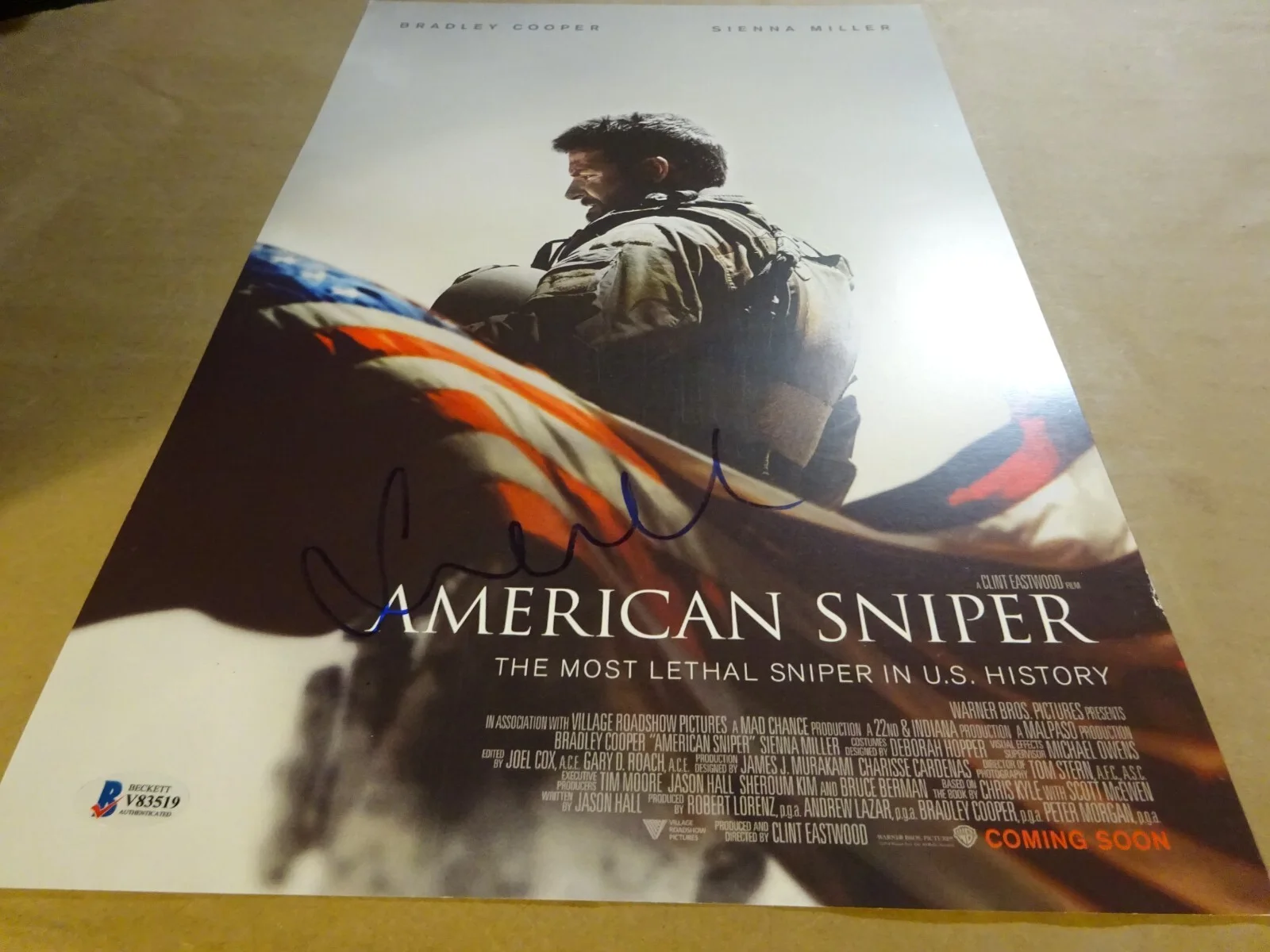Sienna Miller — Signed Sienna Miller Autographed American Sniper Photo 11"x17" Beckett BAS COA, изображение 3