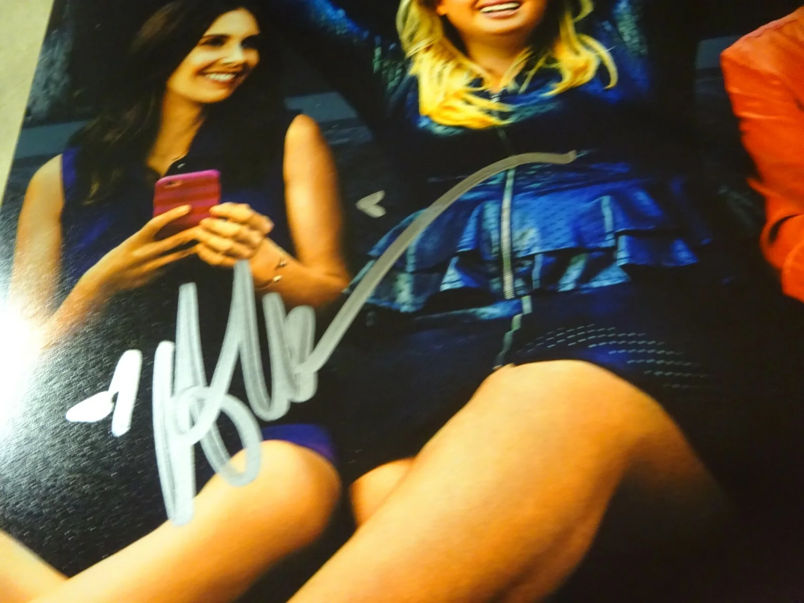 Alison Brie — Signed ALISON BRIE Autographed HOW TO BE SINGLE 12"x18" Photo BECKETT BAS COA, изображение 4