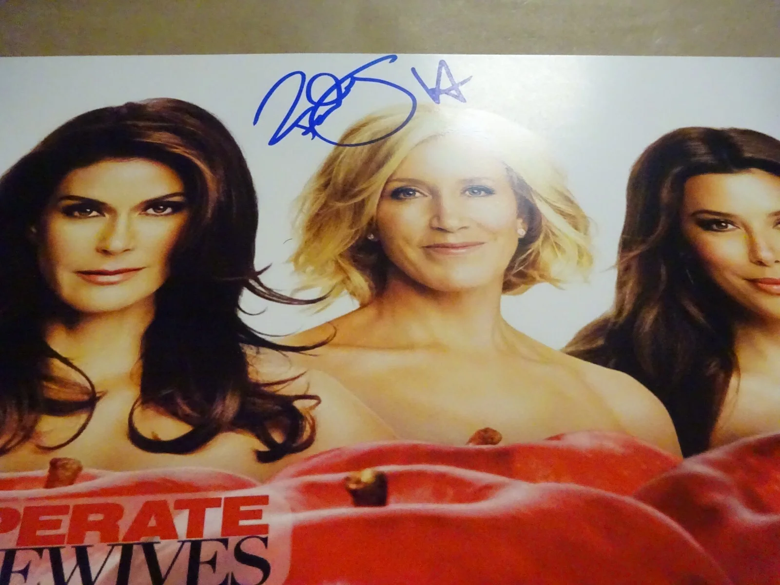 Felicity Huffman — Signed Felicity Huffman Autographed Desperate Housewives Photo 11x17 Beckett COA, изображение 3
