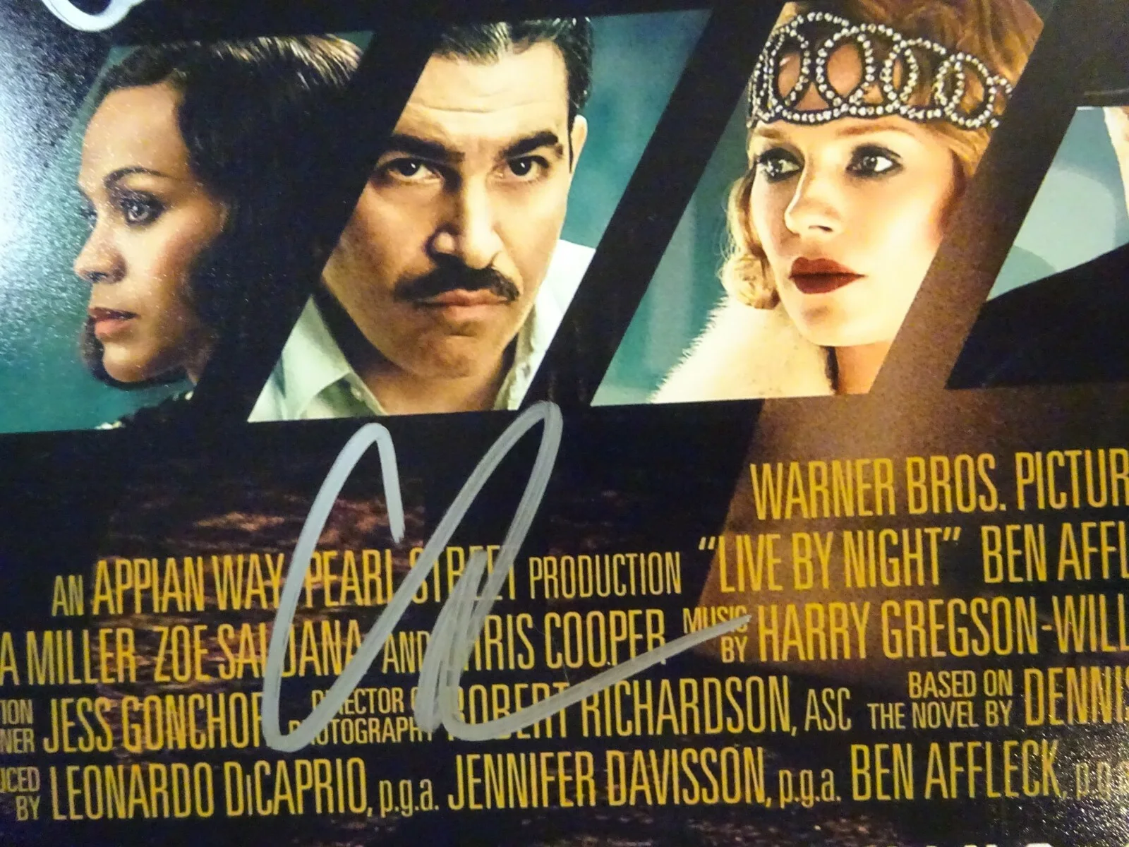 Chris Cooper, Chris Messina, Sienna Miller — Signed LIVE BY NIGHT Autographed By 3 12x18 Photo Cooper Miller BECKETT COA LOA, изображение 5