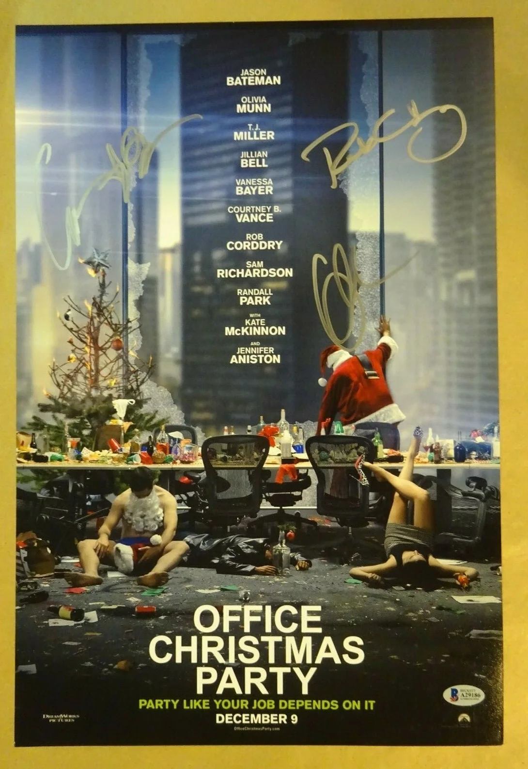 Courtney P Vance, Rob Corddry — Signed OFFICE CHRISTMAS PARTY 12x18 Photo ROB CORDDRY COURTNEY VANCE BECKETT COA, изображение 2