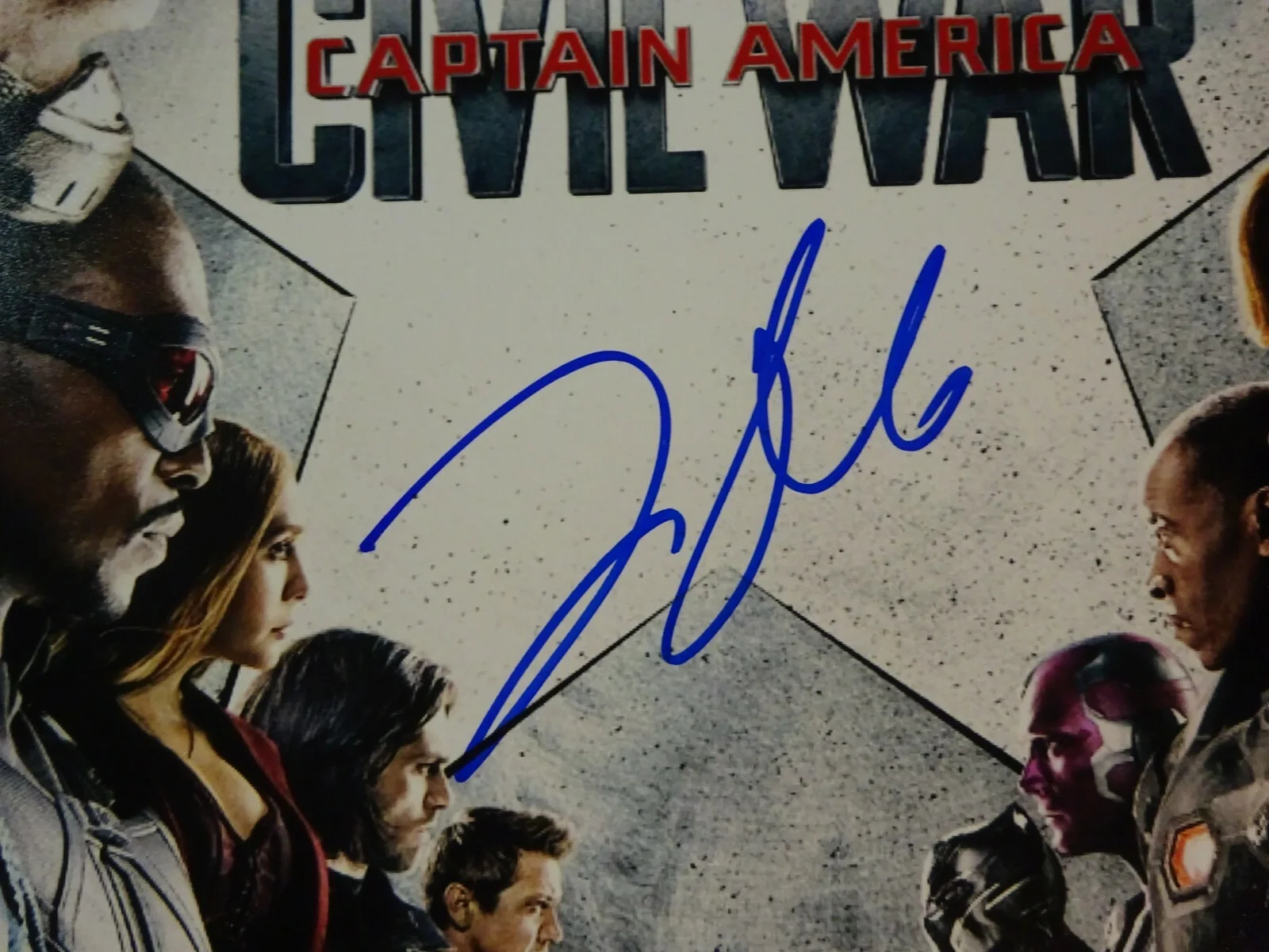 Frank Grillo — Signed FRANK GRILLO - Captain America CIVIL WAR 12"x18" Photo BECKETT BAS COA, изображение 3