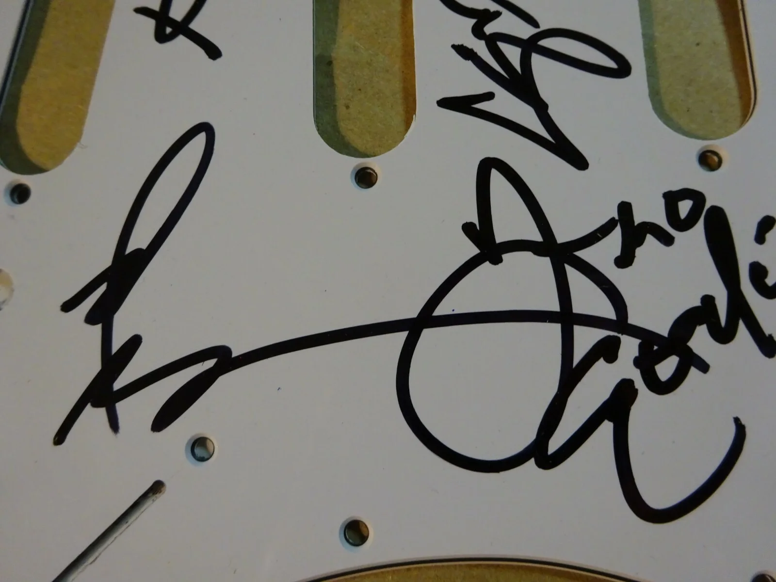 Autographed GOODIE MOB Signed Stratocaster Pick Guard Green Khujo T-Mo Big Gipp, изображение 2