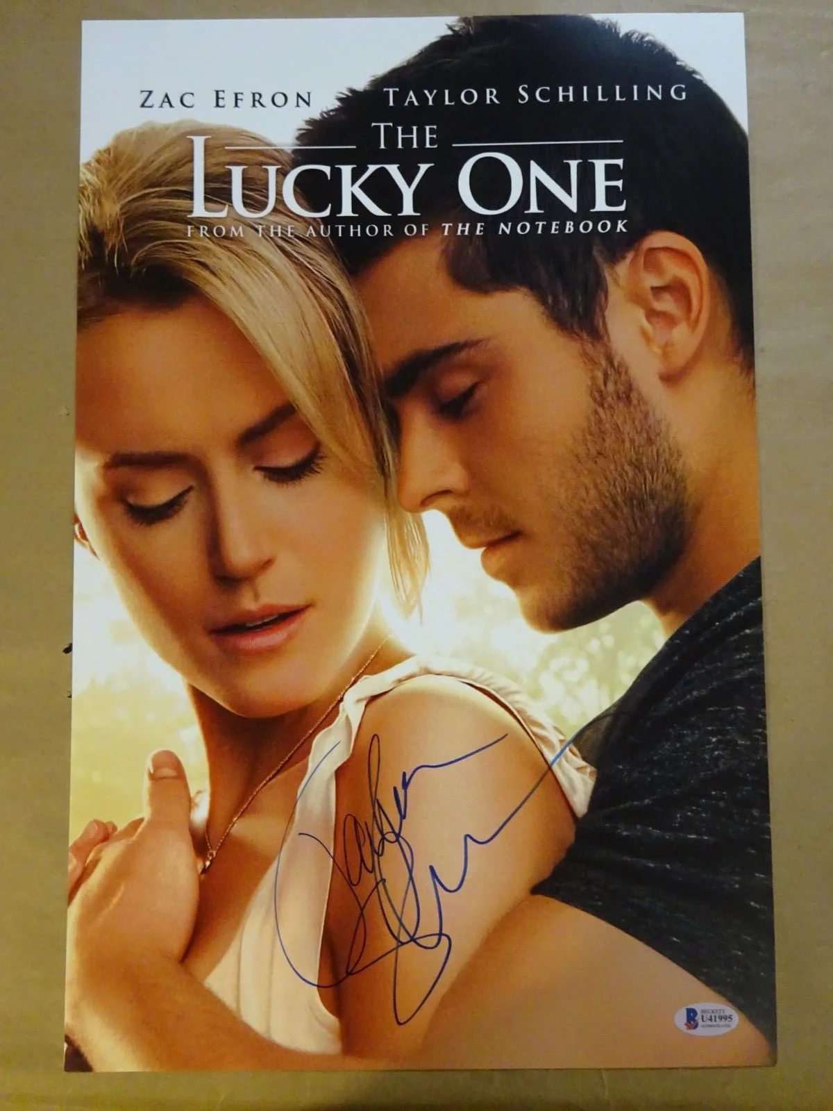 Taylor Schilling — Signed Taylor Schilling Autographed The Lucky One 11x17 Photo Beckett BAS COA, изображение 2
