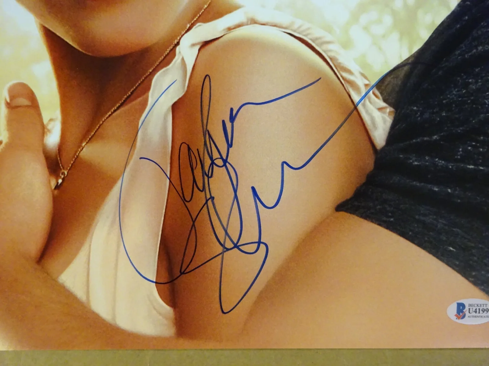 Taylor Schilling — Signed Taylor Schilling Autographed The Lucky One 11x17 Photo Beckett BAS COA, изображение 4