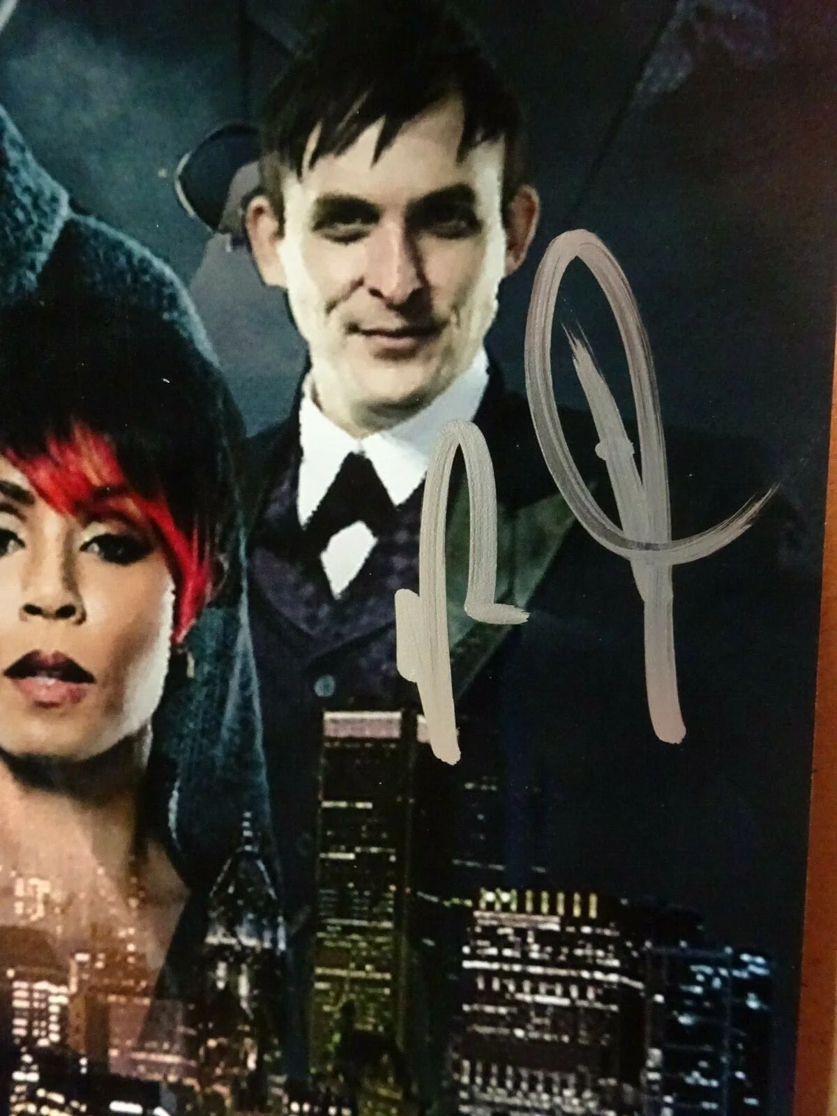 Camren Bicondova, Robin Lord Taylor — Signed Camren Bicondova Robin Lord Taylor - GOTHAM 12"x18" Photo BECKETT BAS COA, изображение 5