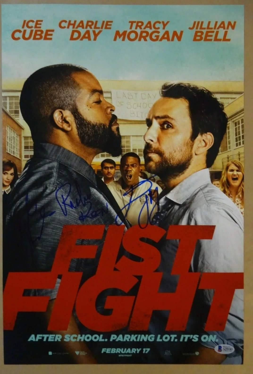 Tracy Morgan, Christina Hendricks, Richie Keen — Signed FIST FIGHT Autographed By 3 12"x18" Photo Hendricks Morgan ++ BECKETT COA, изображение 2