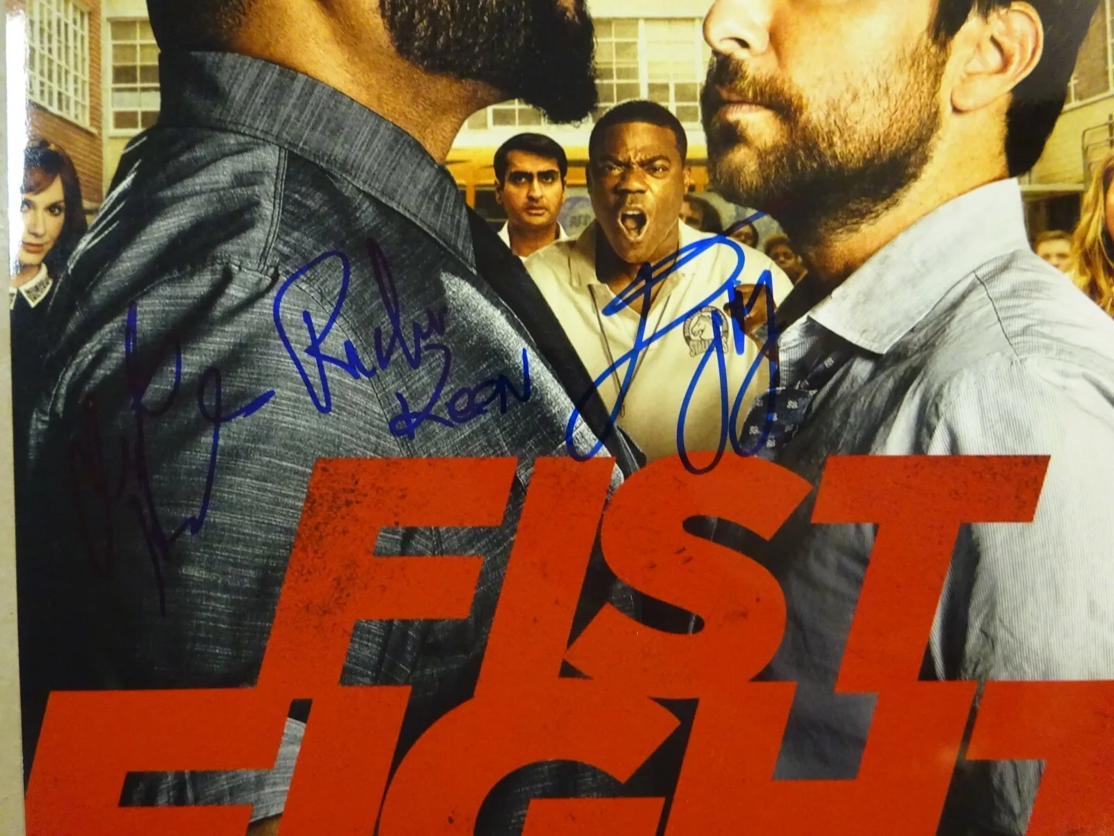 Tracy Morgan, Christina Hendricks, Richie Keen — Signed FIST FIGHT Autographed By 3 12"x18" Photo Hendricks Morgan ++ BECKETT COA, изображение 3