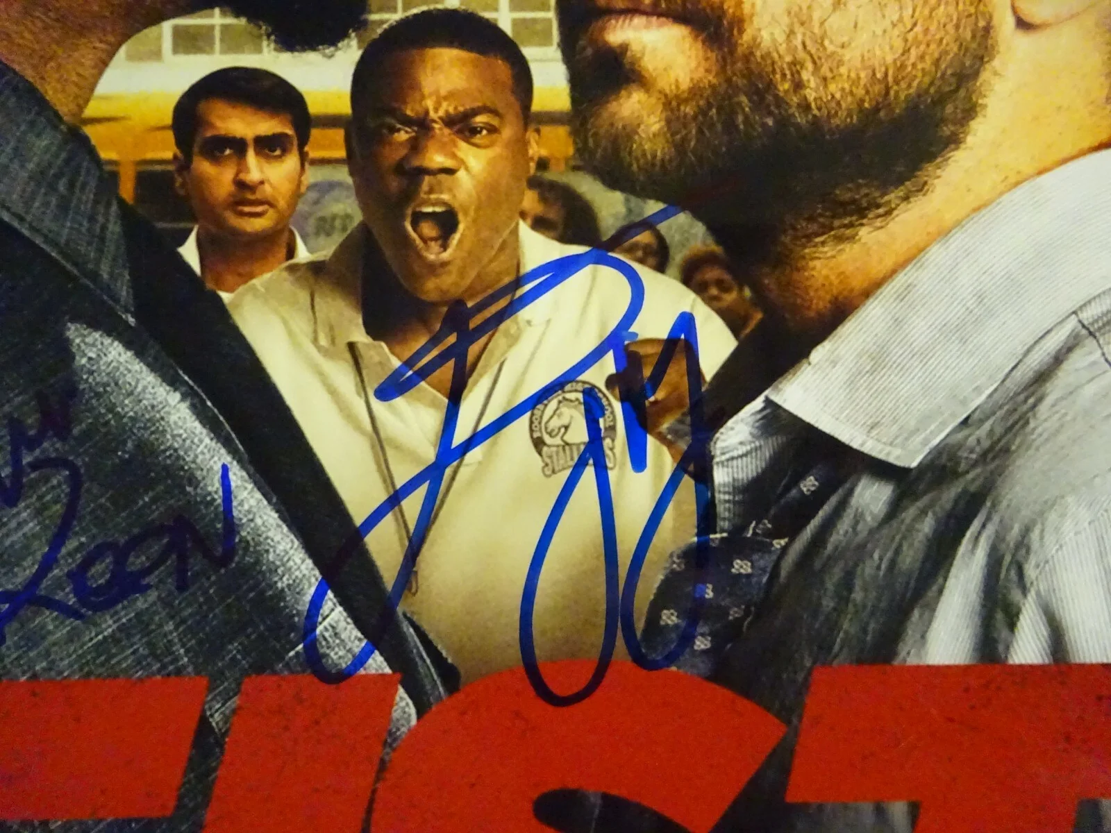 Tracy Morgan, Christina Hendricks, Richie Keen — Signed FIST FIGHT Autographed By 3 12"x18" Photo Hendricks Morgan ++ BECKETT COA, изображение 4