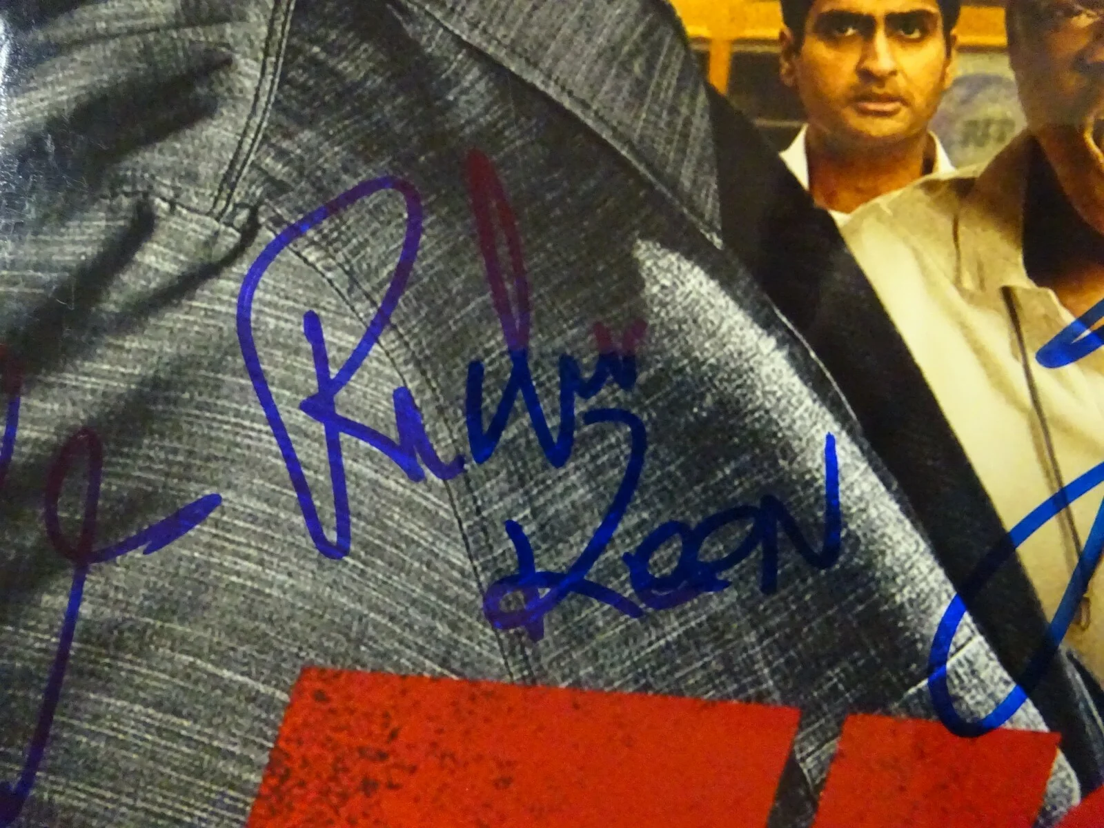 Tracy Morgan, Christina Hendricks, Richie Keen — Signed FIST FIGHT Autographed By 3 12"x18" Photo Hendricks Morgan ++ BECKETT COA, изображение 5