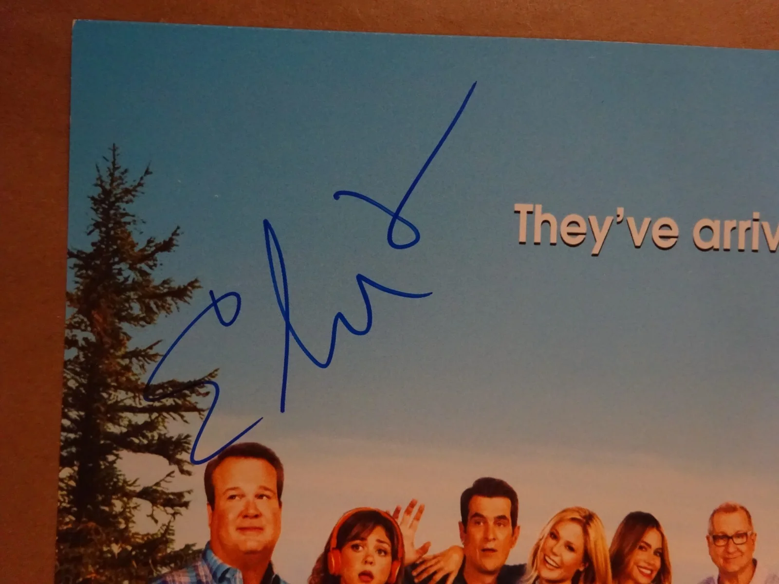 Eric Stonestreet — Signed Eric Stonestreet Autographed Modern Family Photo 11"x17" Beckett BAS COA, image 4