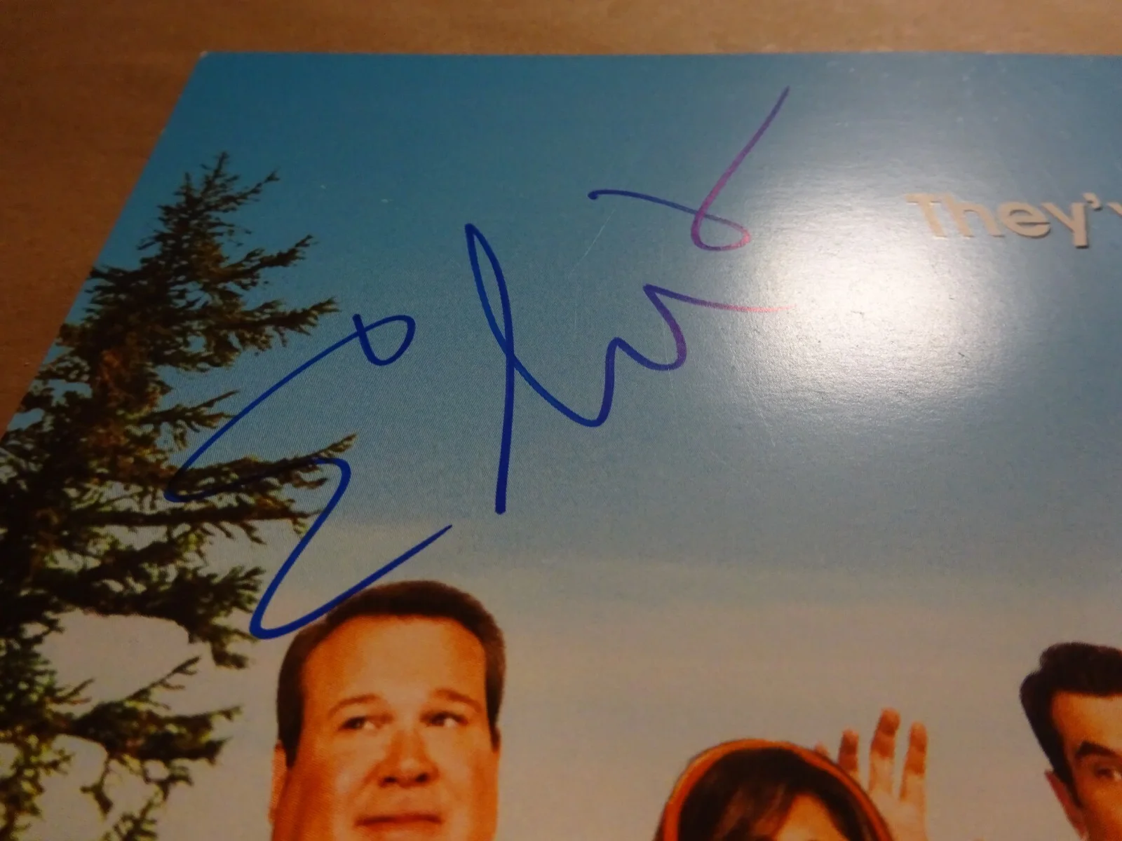 Eric Stonestreet — Signed Eric Stonestreet Autographed Modern Family Photo 11"x17" Beckett BAS COA, image 5