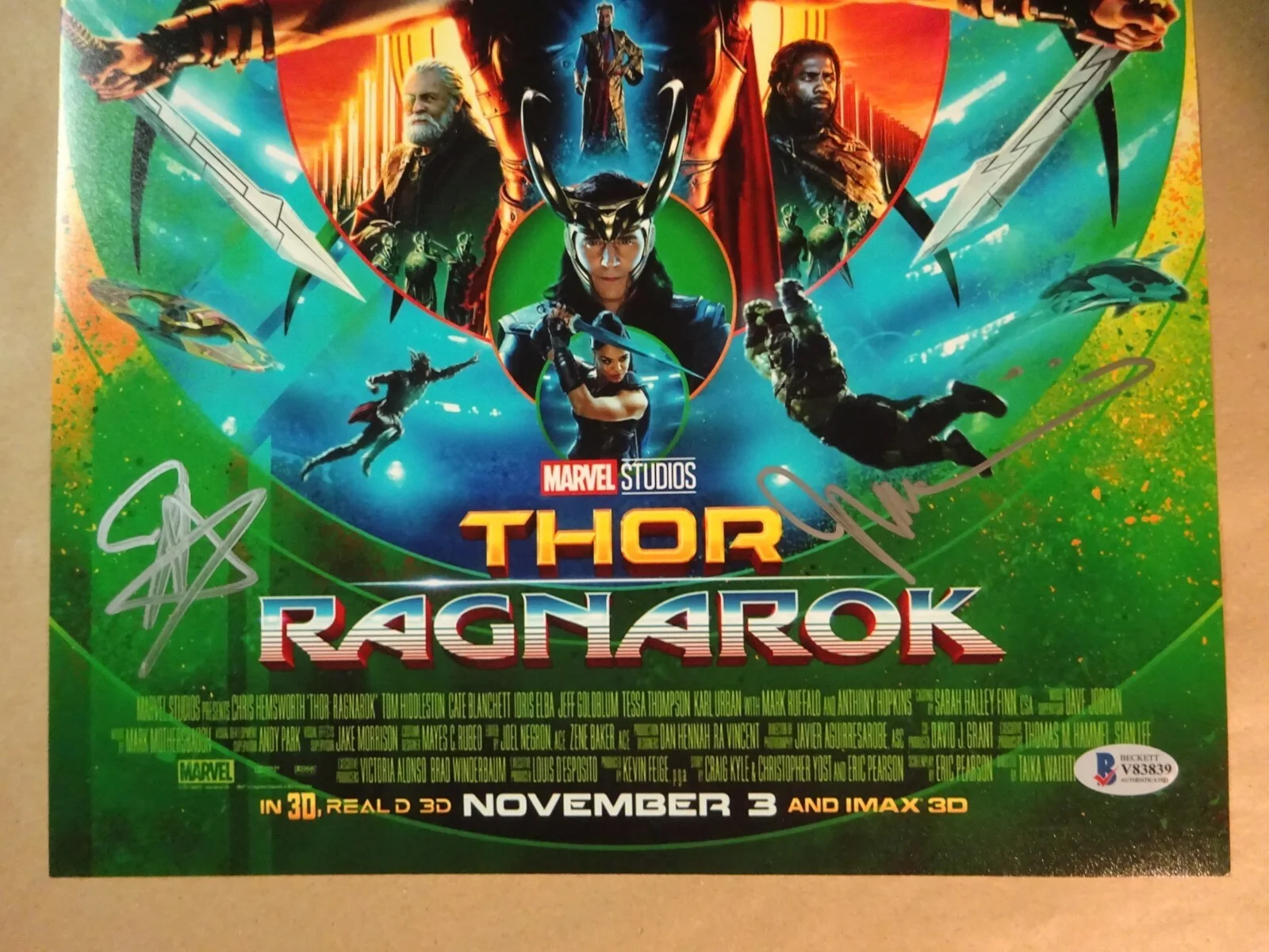 Jaimie Alexander, Taika Waititi — Signed TAIKA WAITITI & JAIMIE ALEXANDER THOR RAGNAROK 12"x18" Photo BECKETT COA, изображение 3