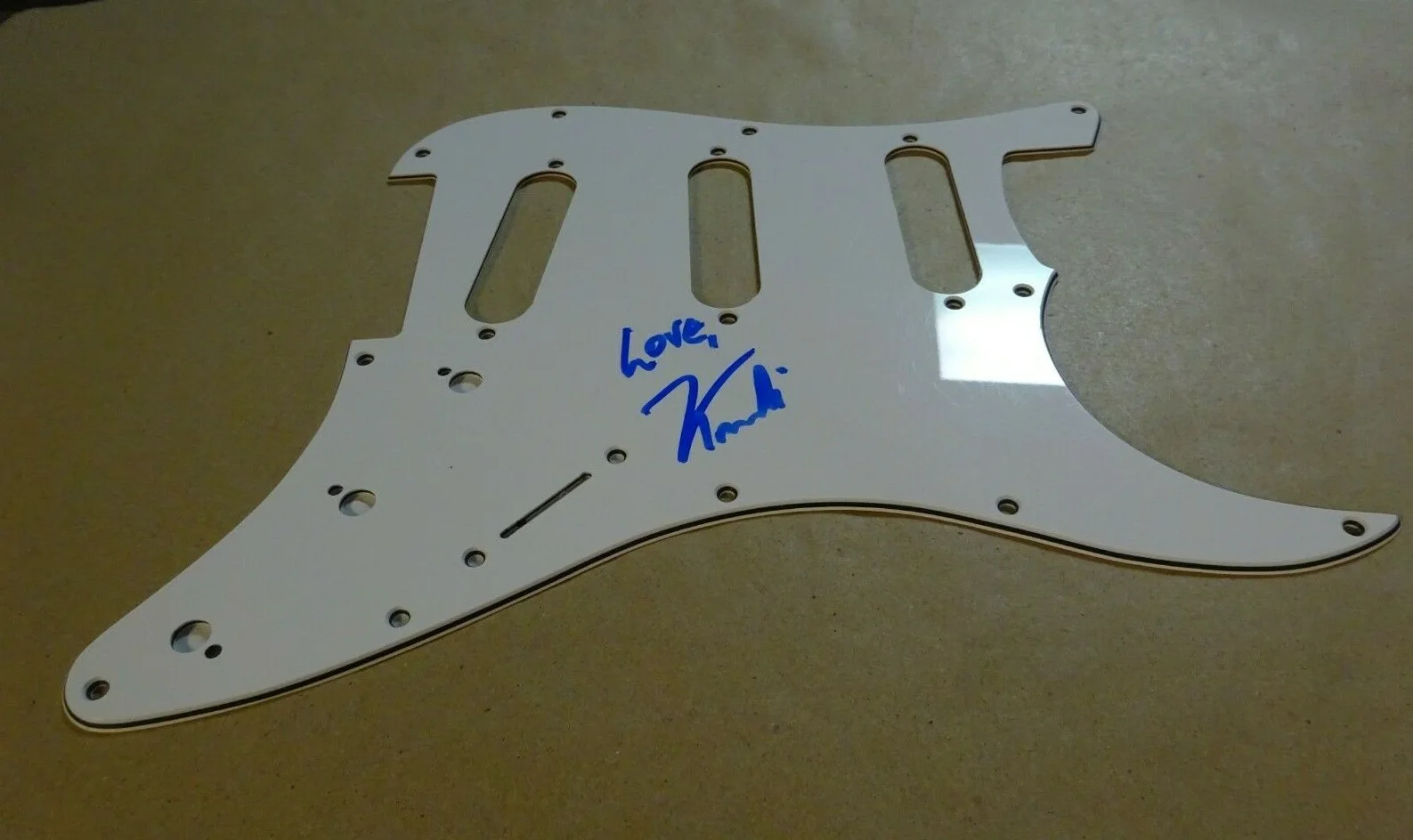 Signed KANDI BURRUSS Autographed Guitar Pick Guard Singer / TV Personality, изображение 2