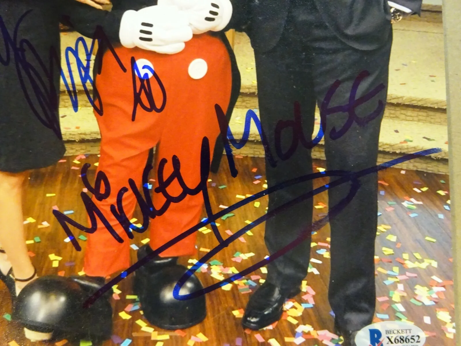 Kelly Ripa — Autographed KELLY RIPA & MICKEY MOUSE Signed 8x10 Photograph BECKETT BAS COA, изображение 4