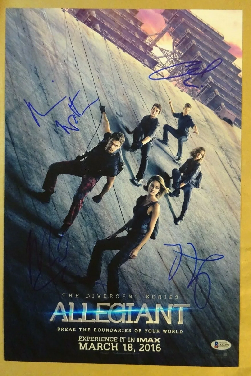 Naomi Watts, Ansel Elgort, Miles Teller, Z Kravitz — Signed ALLEGIANT Autographed By 4 12"x18" Photo Naomi Watts ++ BECKETT COA LOA, изображение 2