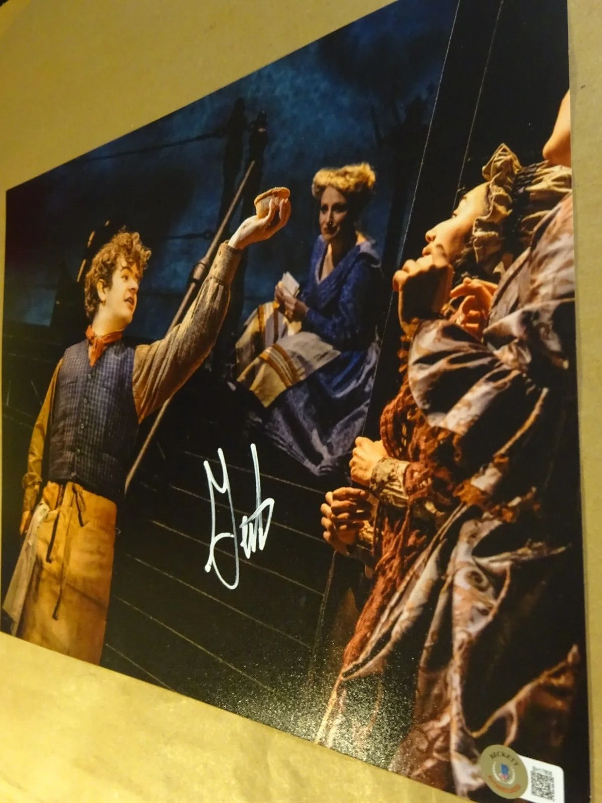 Gaten Matarazzo — Autographed Gaten Matarazzo Signed 11x14 Sweeney Todd Photo Beckett BAS COA, изображение 5