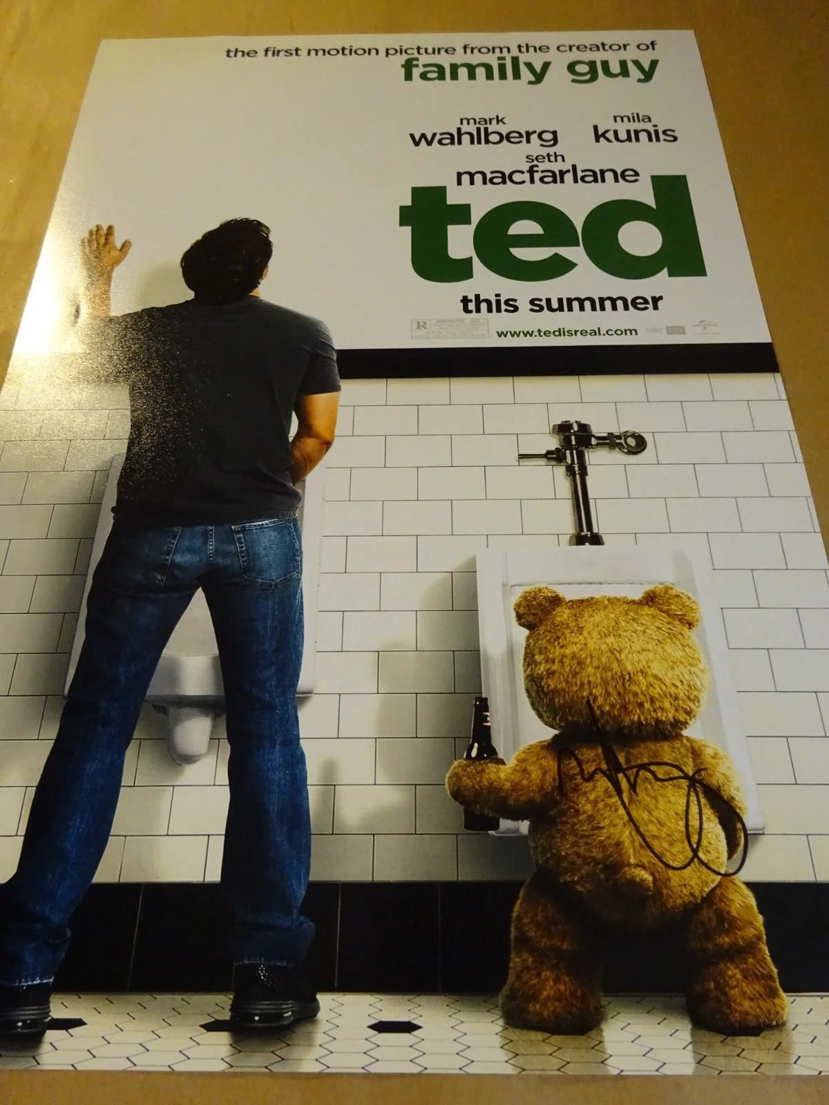 Mark Wahlberg — Signed Mark Wahlberg Autographed 12"X18" Ted Photo Beckett BAS COA, изображение 2