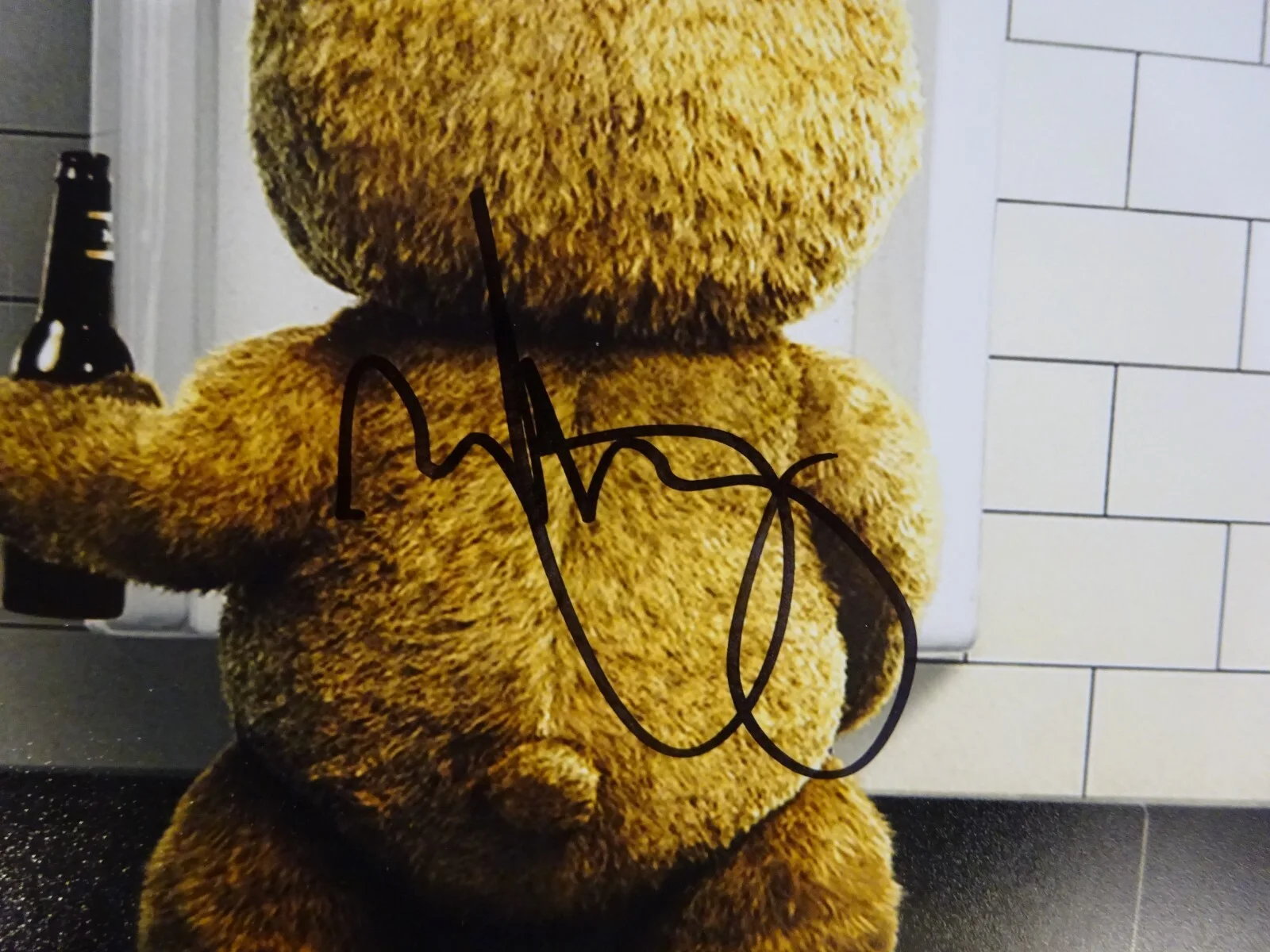 Mark Wahlberg — Signed Mark Wahlberg Autographed 12"X18" Ted Photo Beckett BAS COA, изображение 3