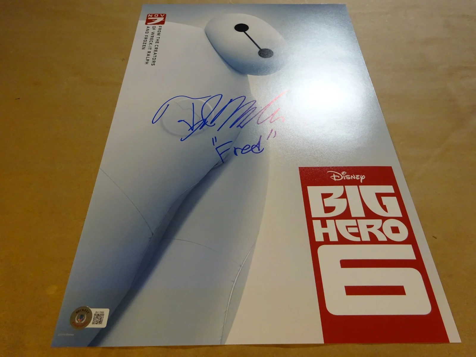 TJ Miller — Signed TJ Miller Autographed 11"x17" Disney Big Hero 6 Photo Beckett BAS COA, изображение 2