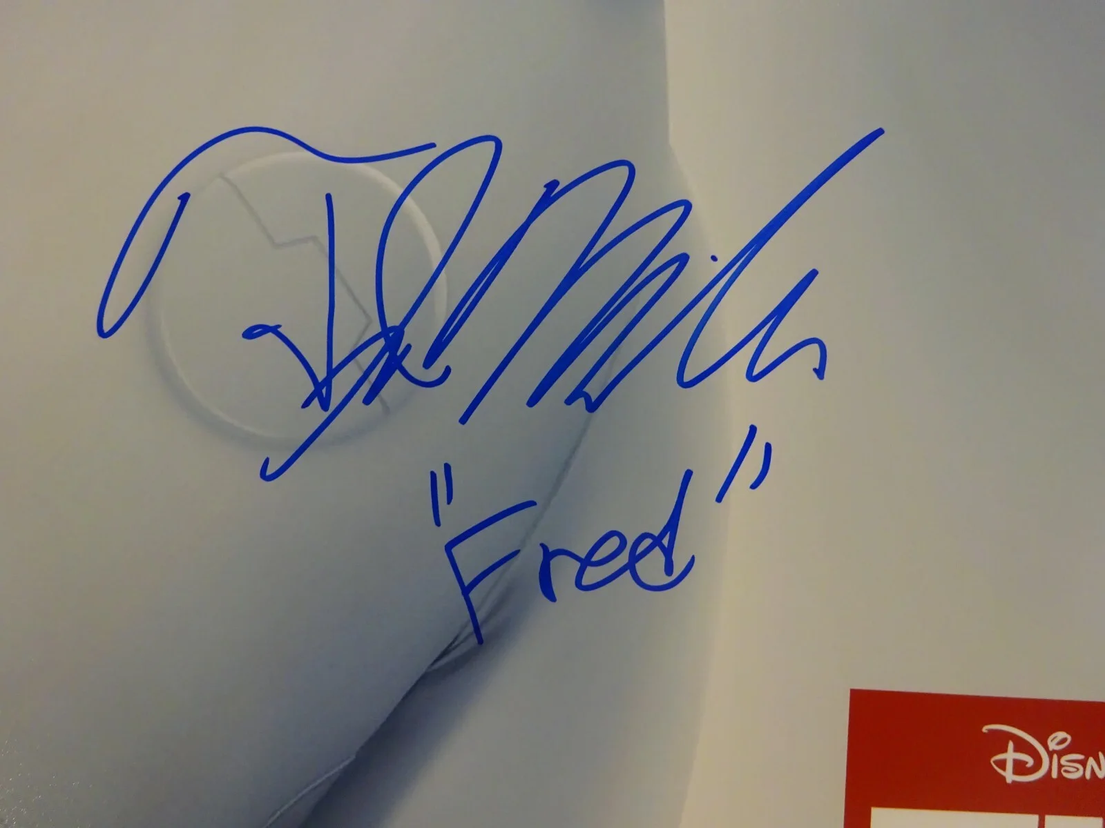 TJ Miller — Signed TJ Miller Autographed 11"x17" Disney Big Hero 6 Photo Beckett BAS COA, изображение 3