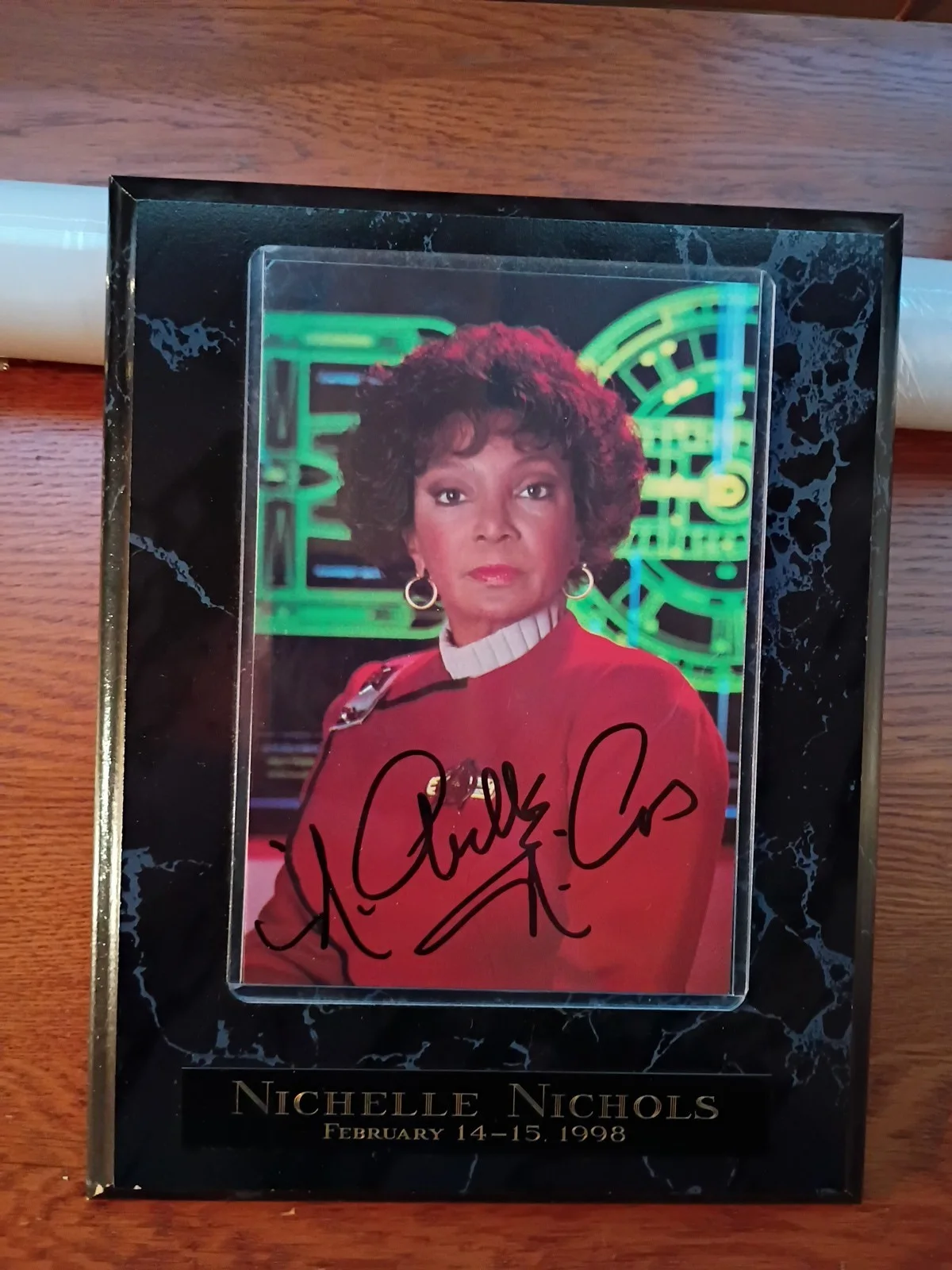 Nichelle Nichols — Nichelle Nichols Signed 6x4 Photo On A Plaque- STAR TREK - ICONIC Lt Uhura